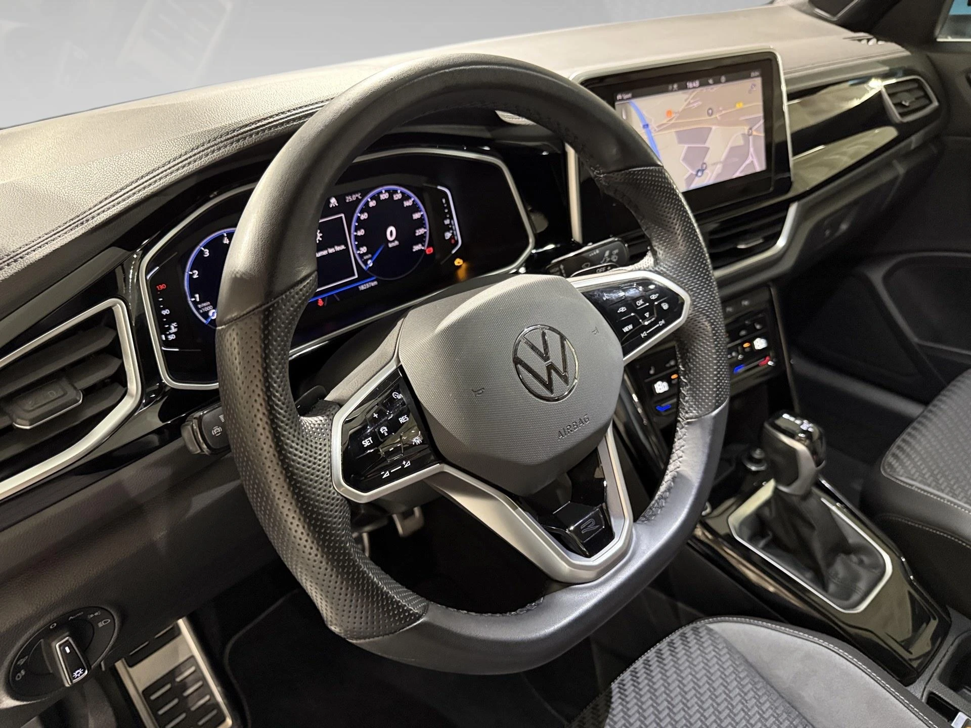 Volkswagen-T-Roc-image-7