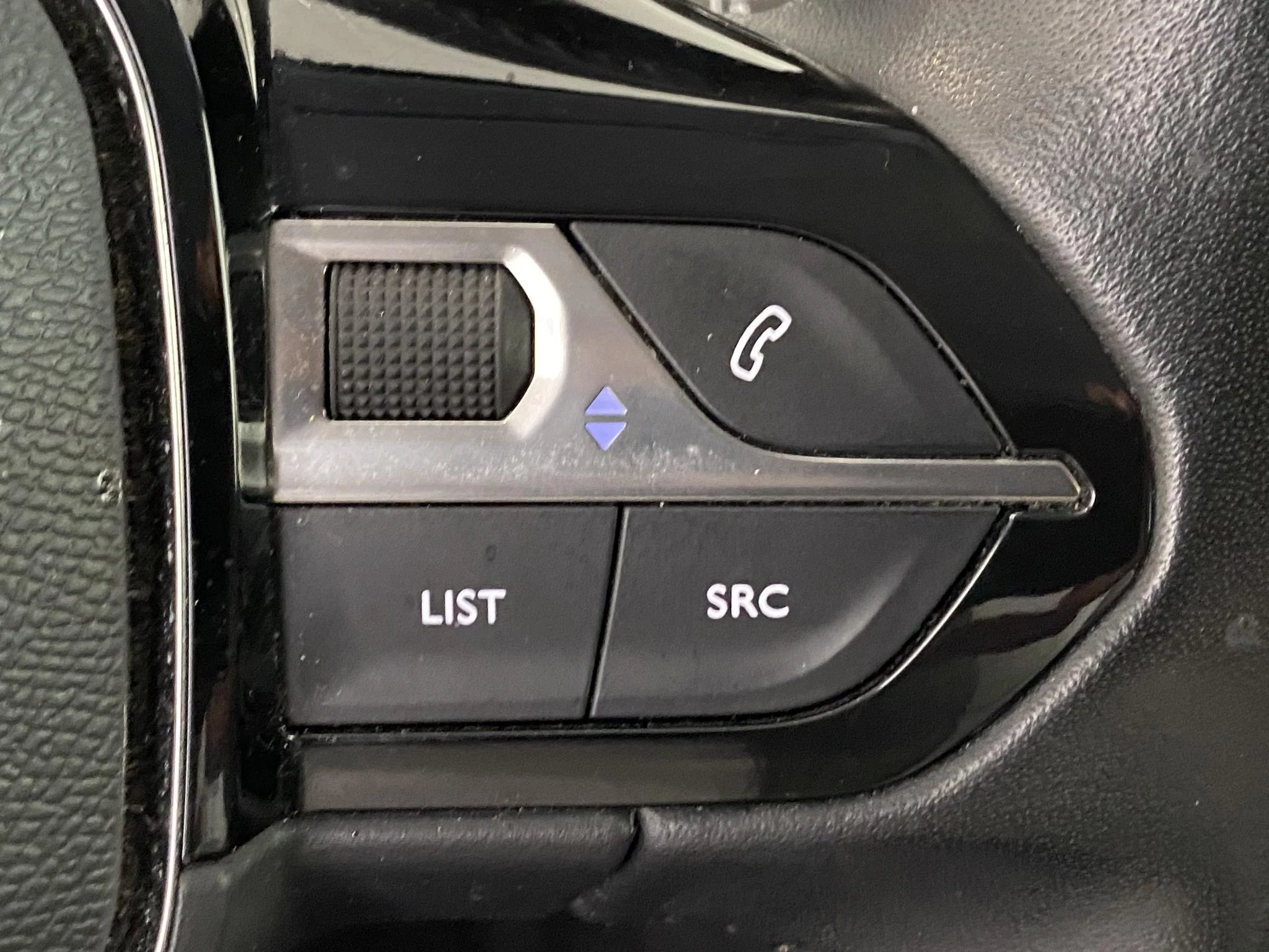 Peugeot-208-image-14