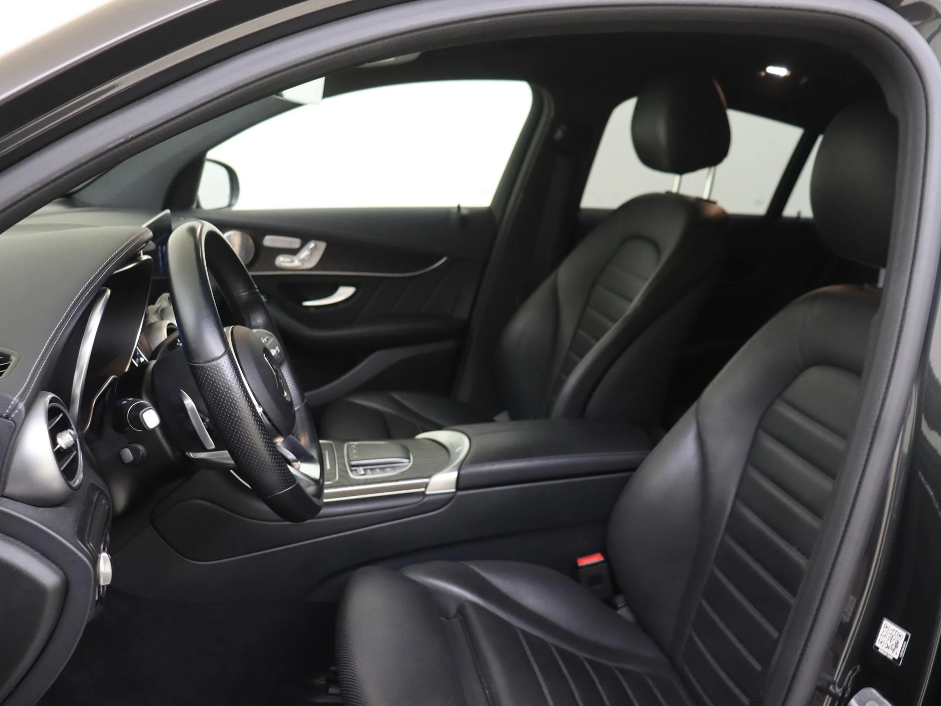 Mercedes-Benz-GLC-image-14