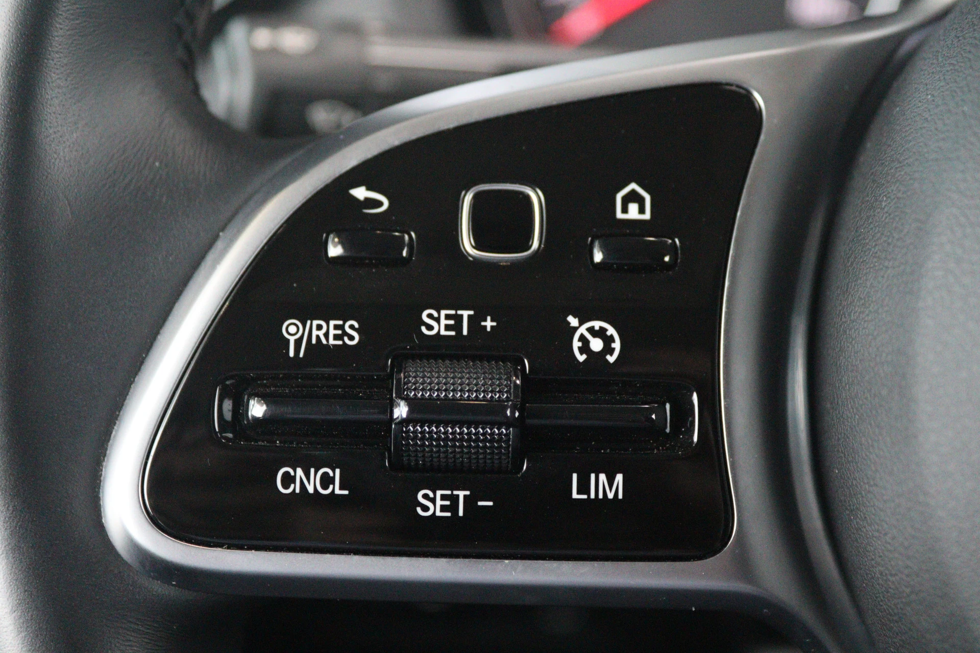 Mercedes-Benz-eCitan-image-12