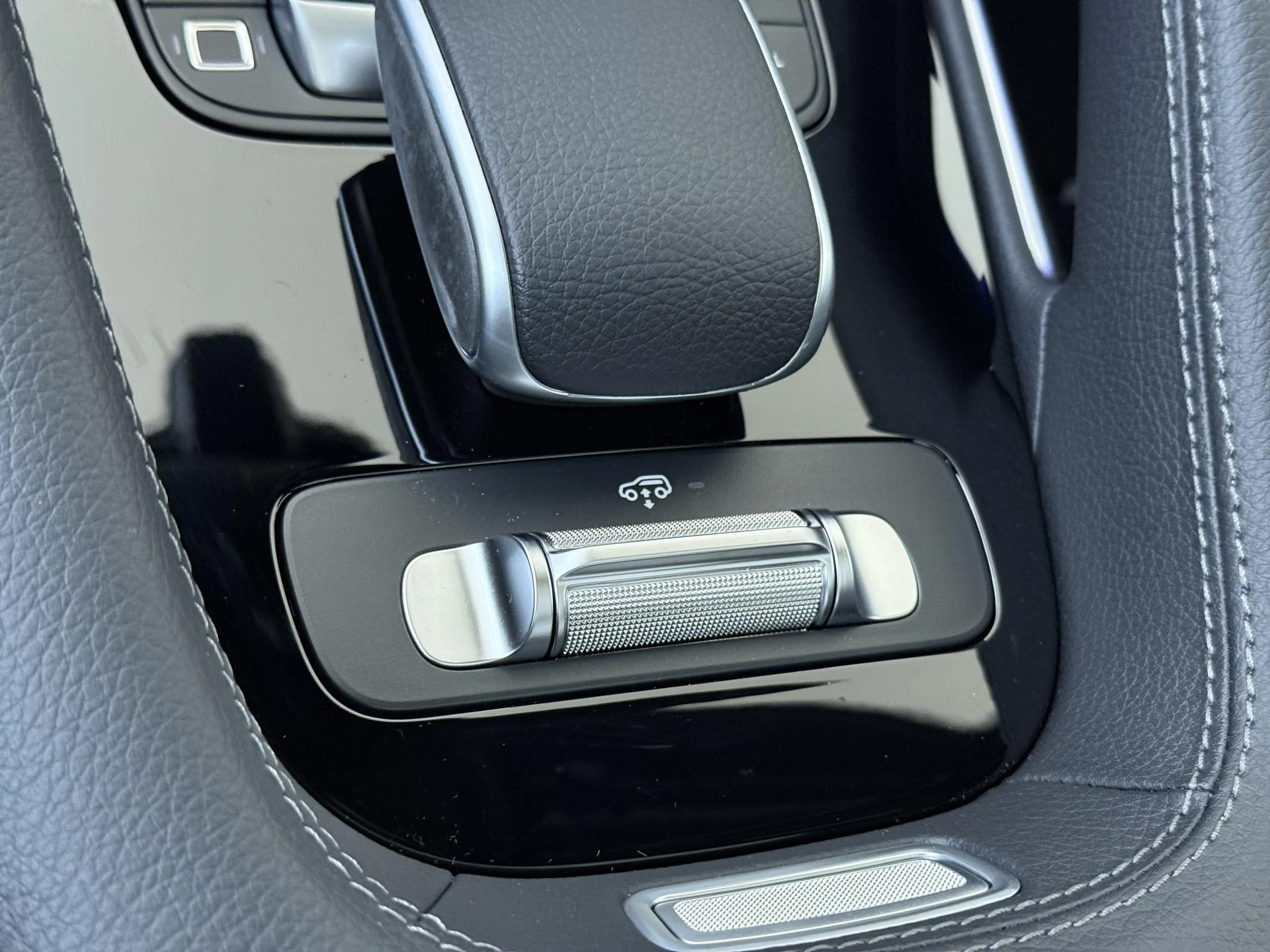 Mercedes-Benz-GLE-image-24