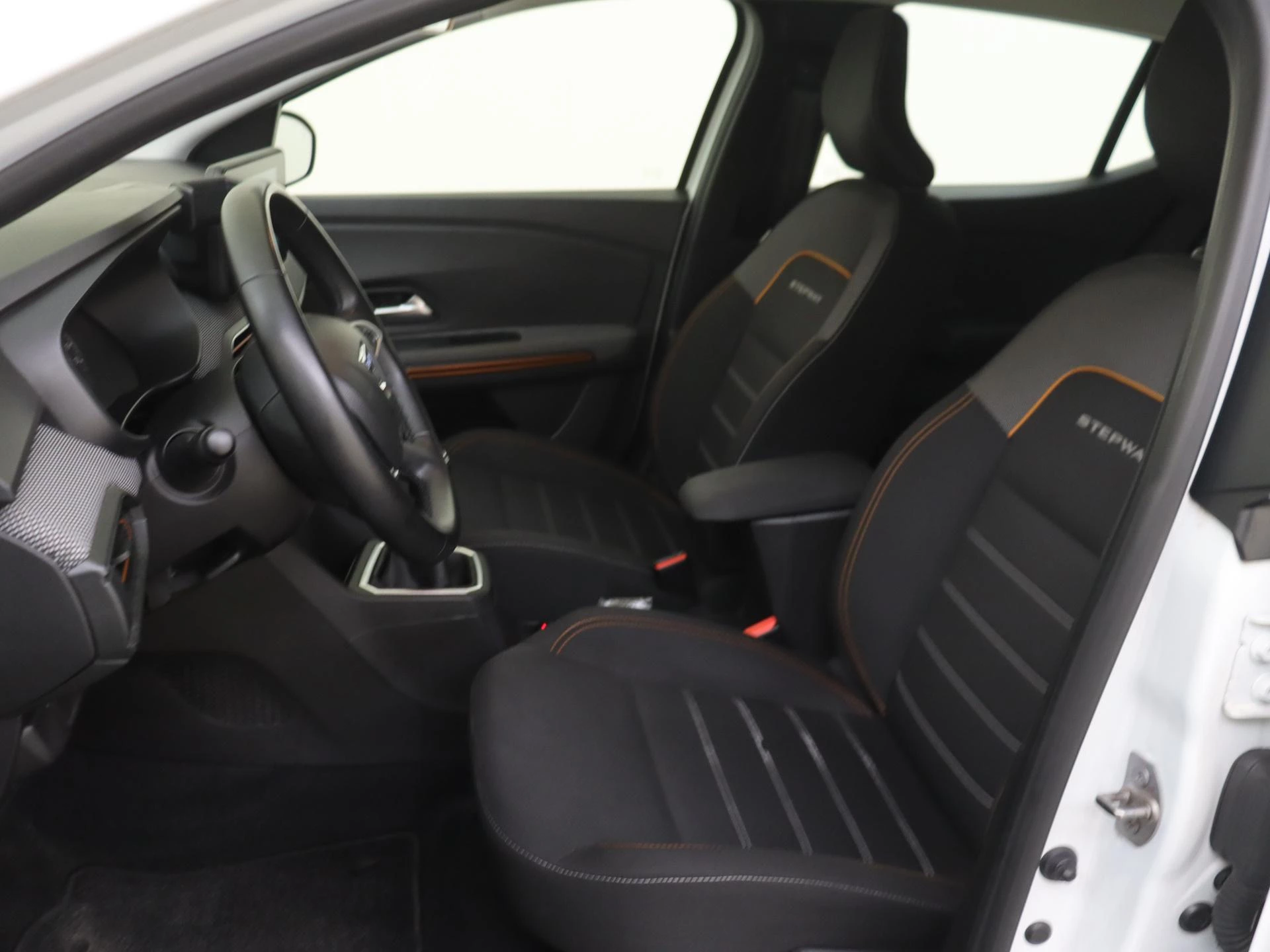 Dacia-Sandero Stepway-image-10