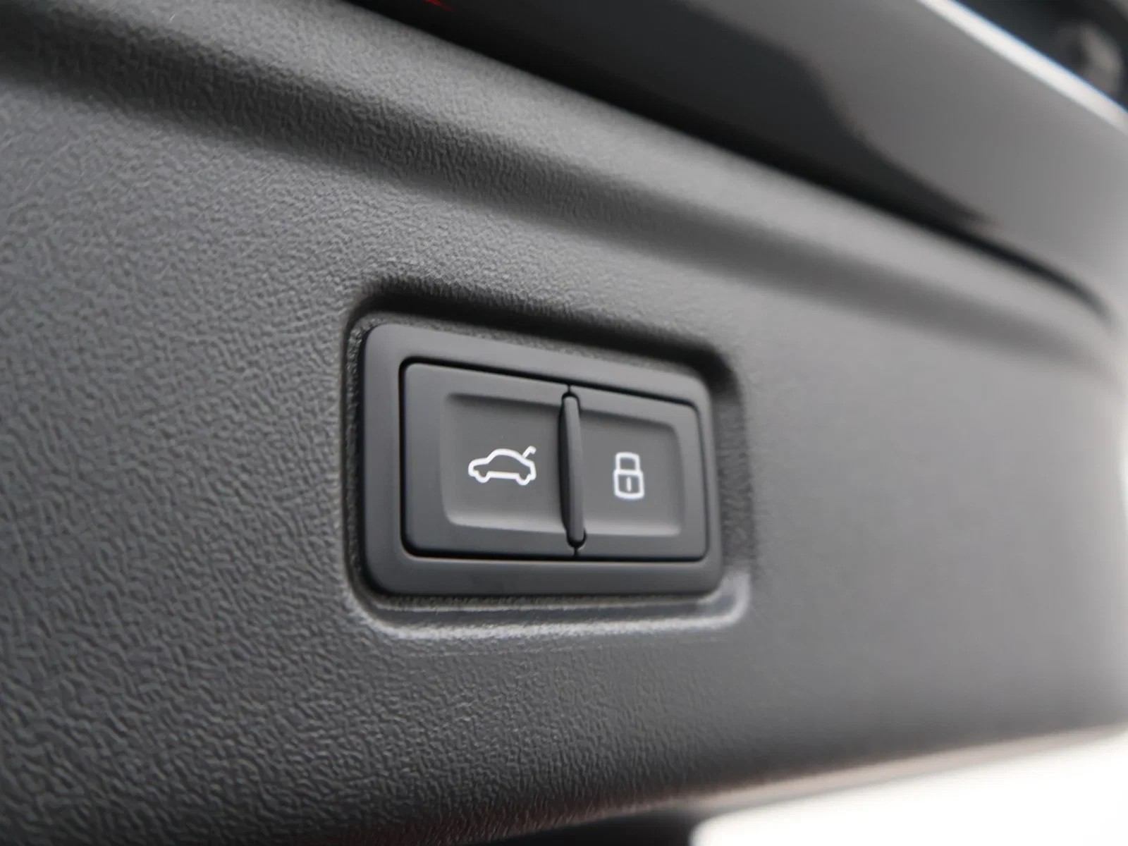 Audi-A6 Avant e-tron-image-12