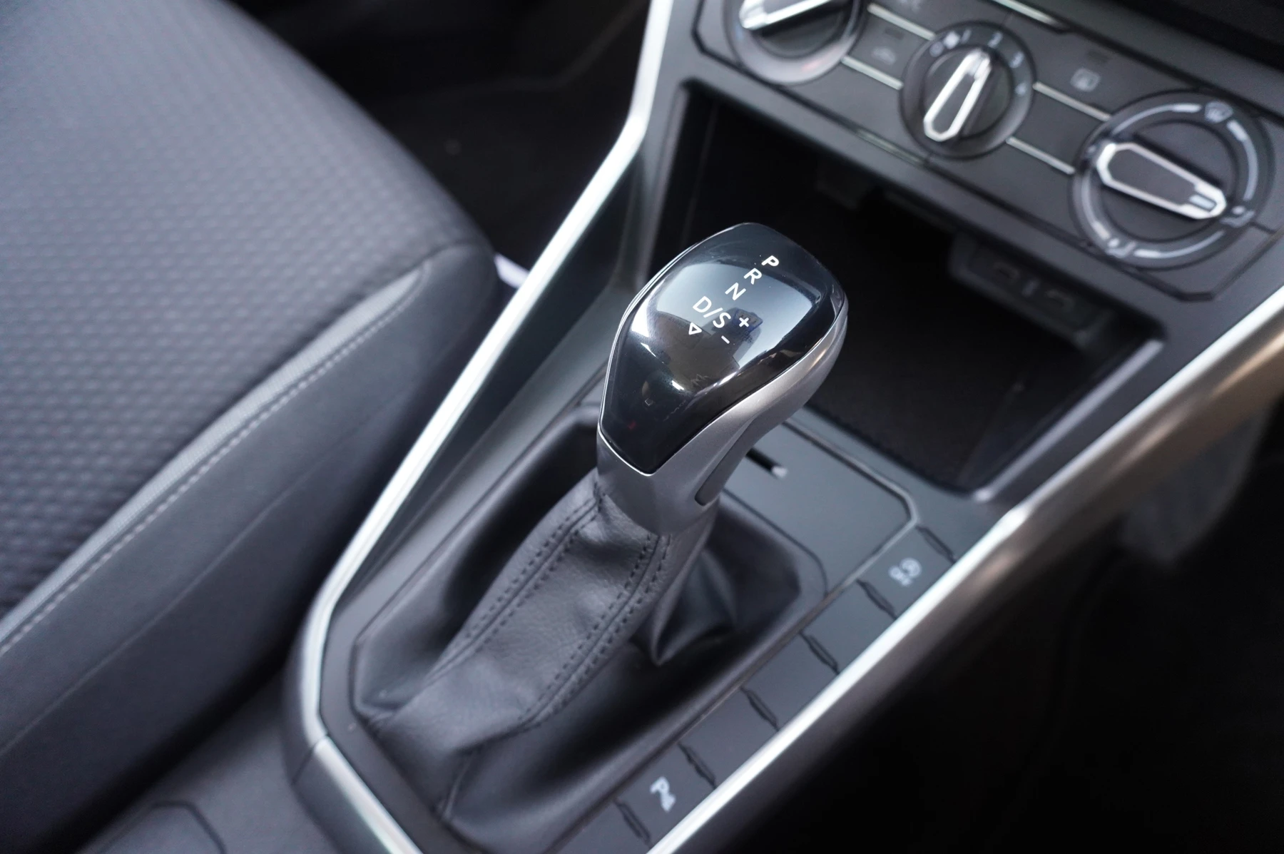 Volkswagen-Polo-image-15