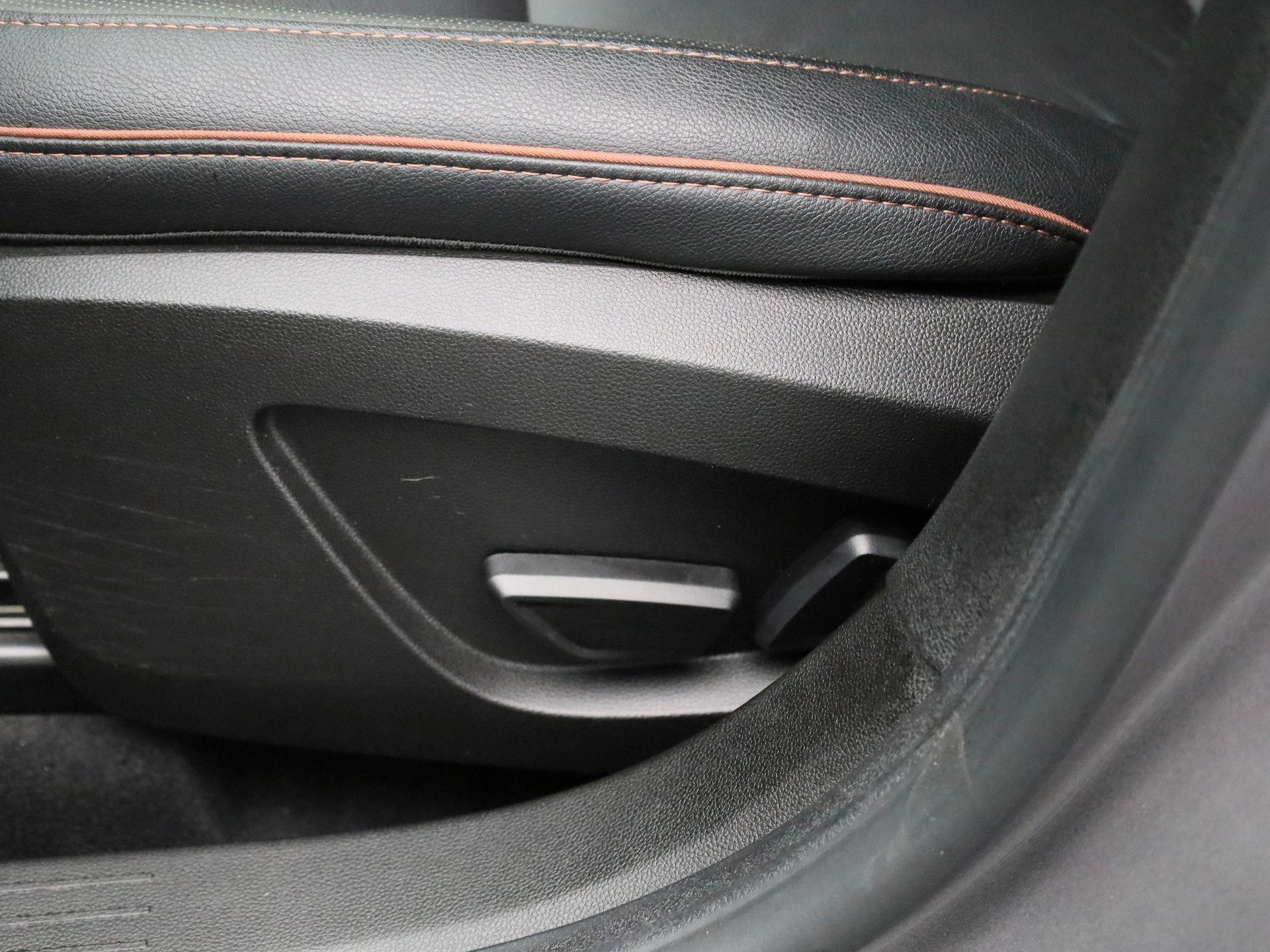 Renault Captur 1.6 E-Tech Plug-in Hybrid 160 Initiale Paris