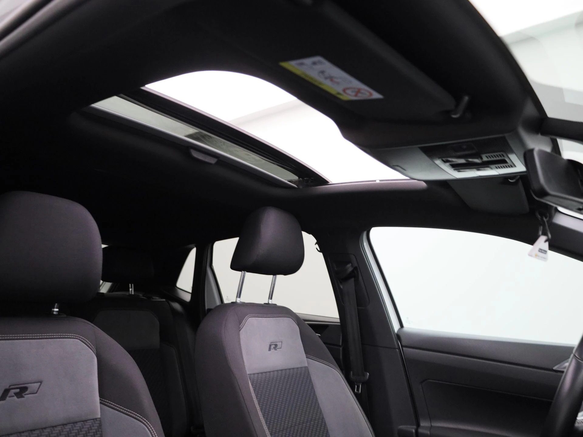 Volkswagen-Polo-image-42