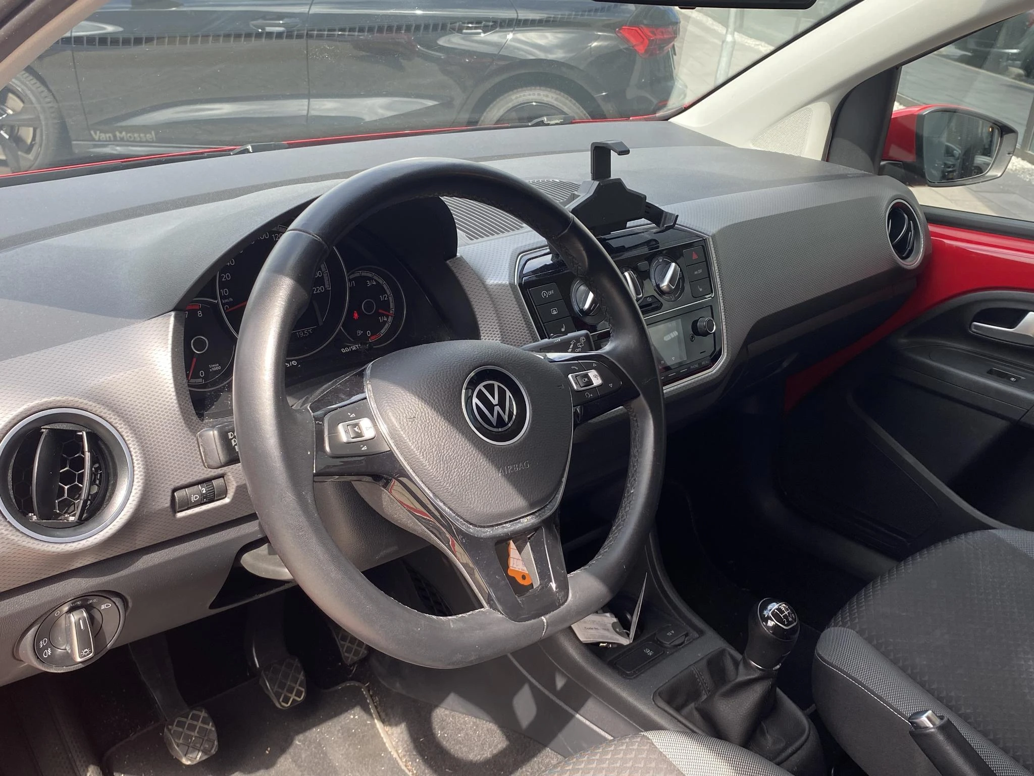 Volkswagen-up!-image-3
