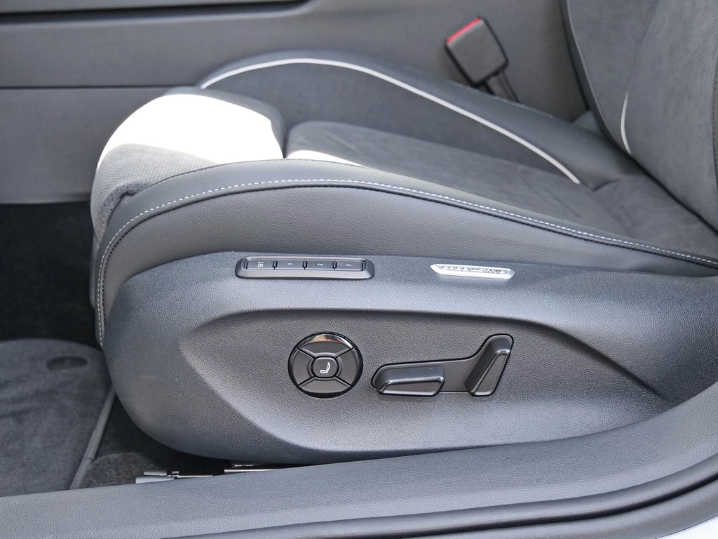 Volkswagen Passat Elegance 2.0 l TDI DSG 110 kW / 150 PS
