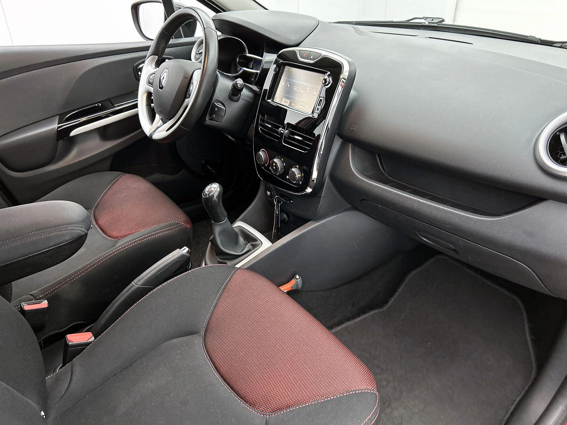 Renault-Clio-image-11