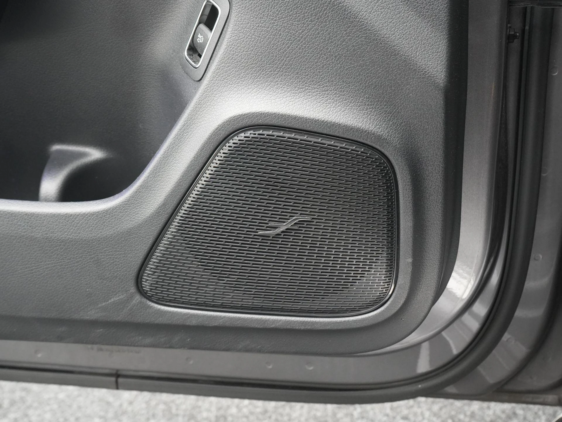 Mercedes-Benz-CLA-image-32