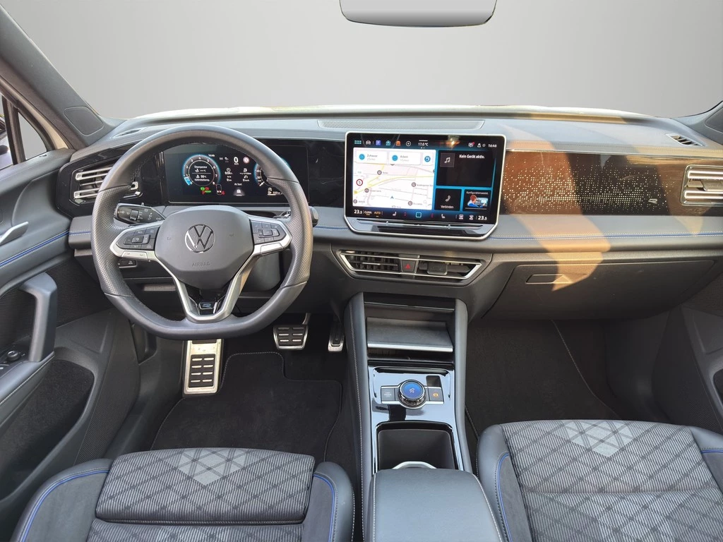 Volkswagen Tiguan 1.5 eTSI R-Line *PANO*360°*AHK*MATRIX*