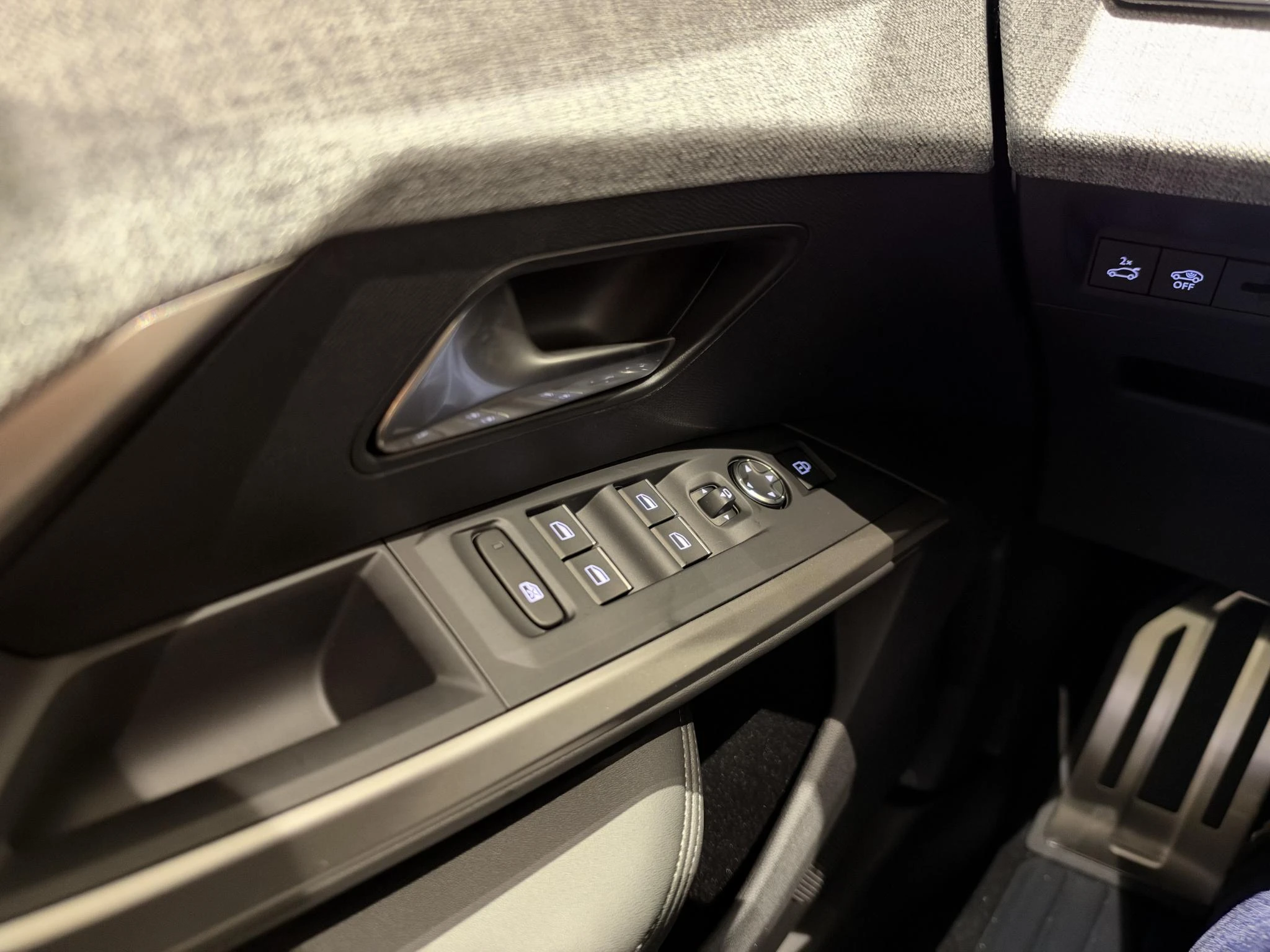 Peugeot-e-5008-image-16