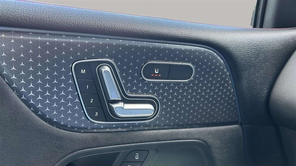 Mercedes-Benz-EQB-image-10