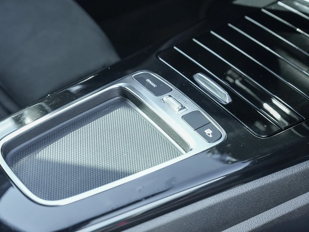 Mercedes-Benz-CLA-image-8