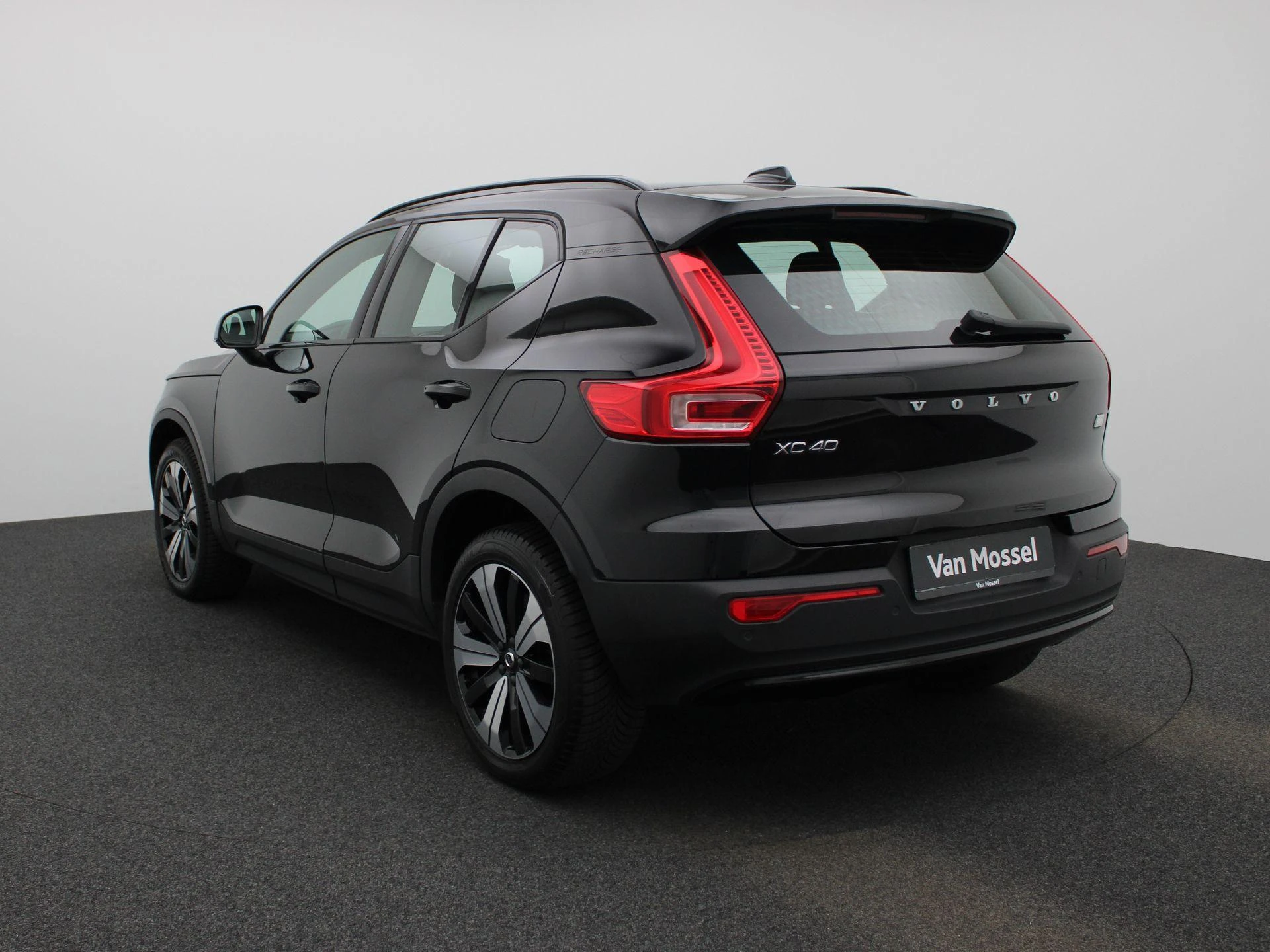 Volvo-XC40-image-1