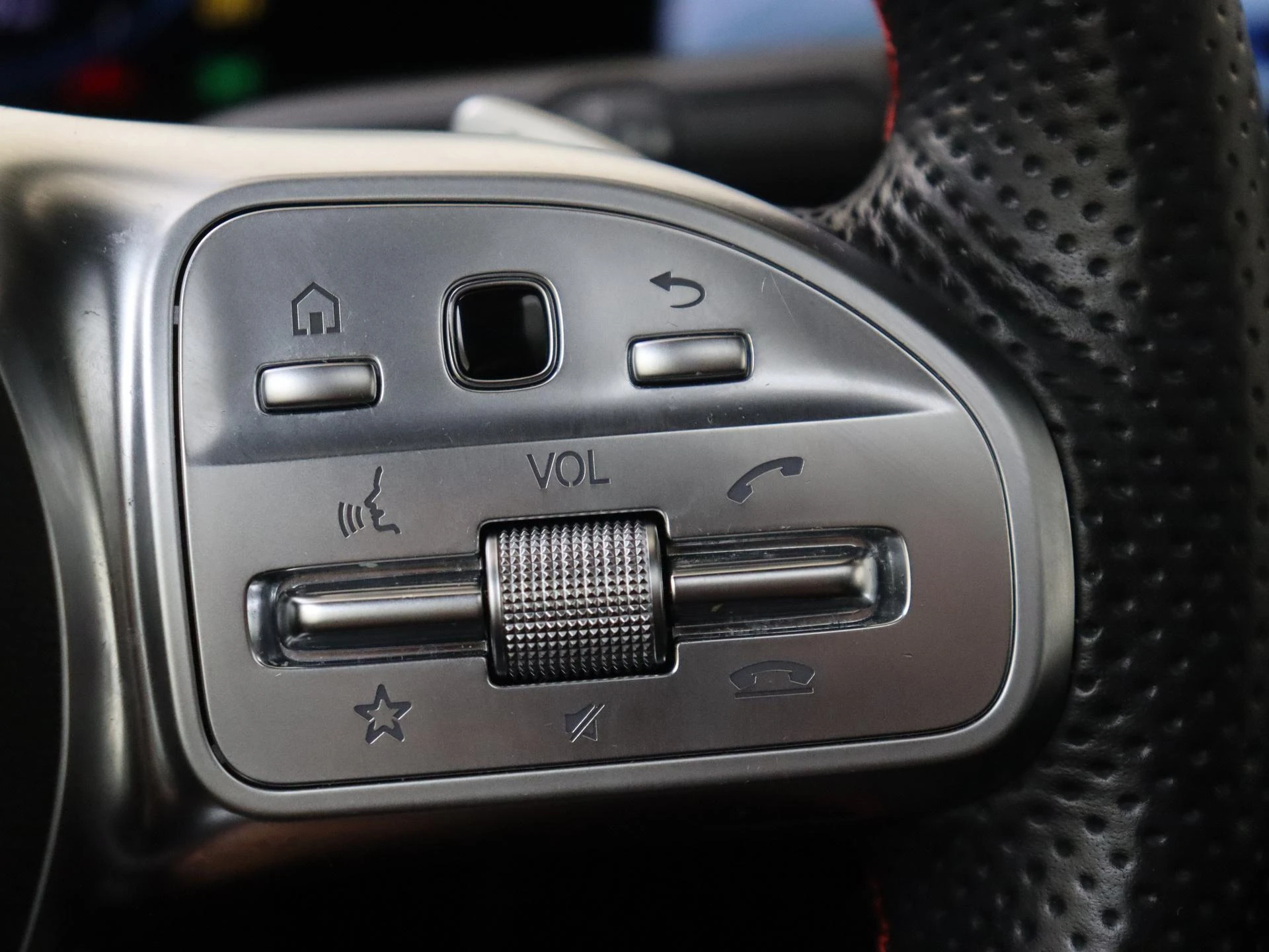 Mercedes-Benz-CLA-image-13