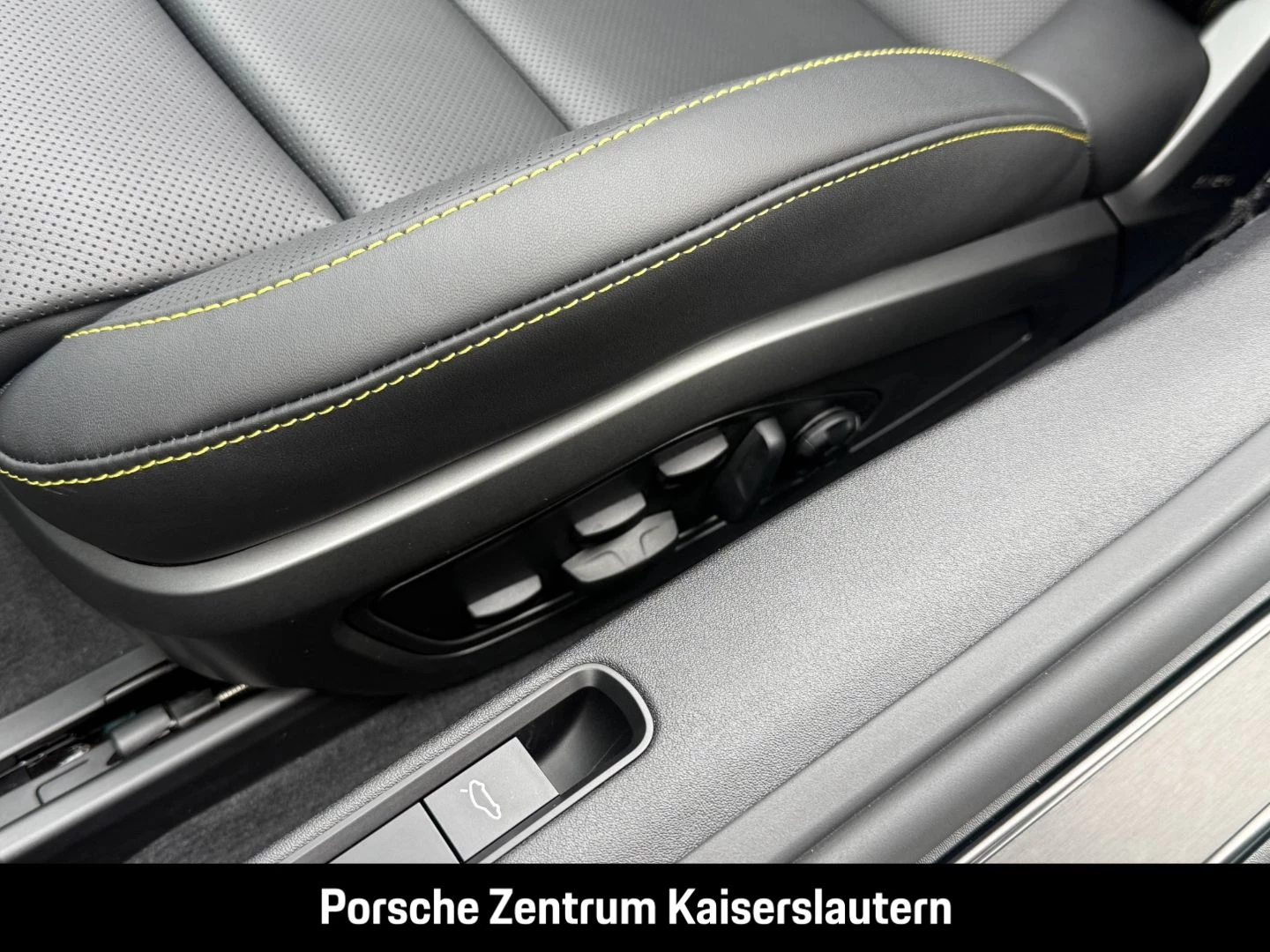 Porsche 911 992 Carrera 4 GTS Cabriolet Liftsystem-VA carrera
