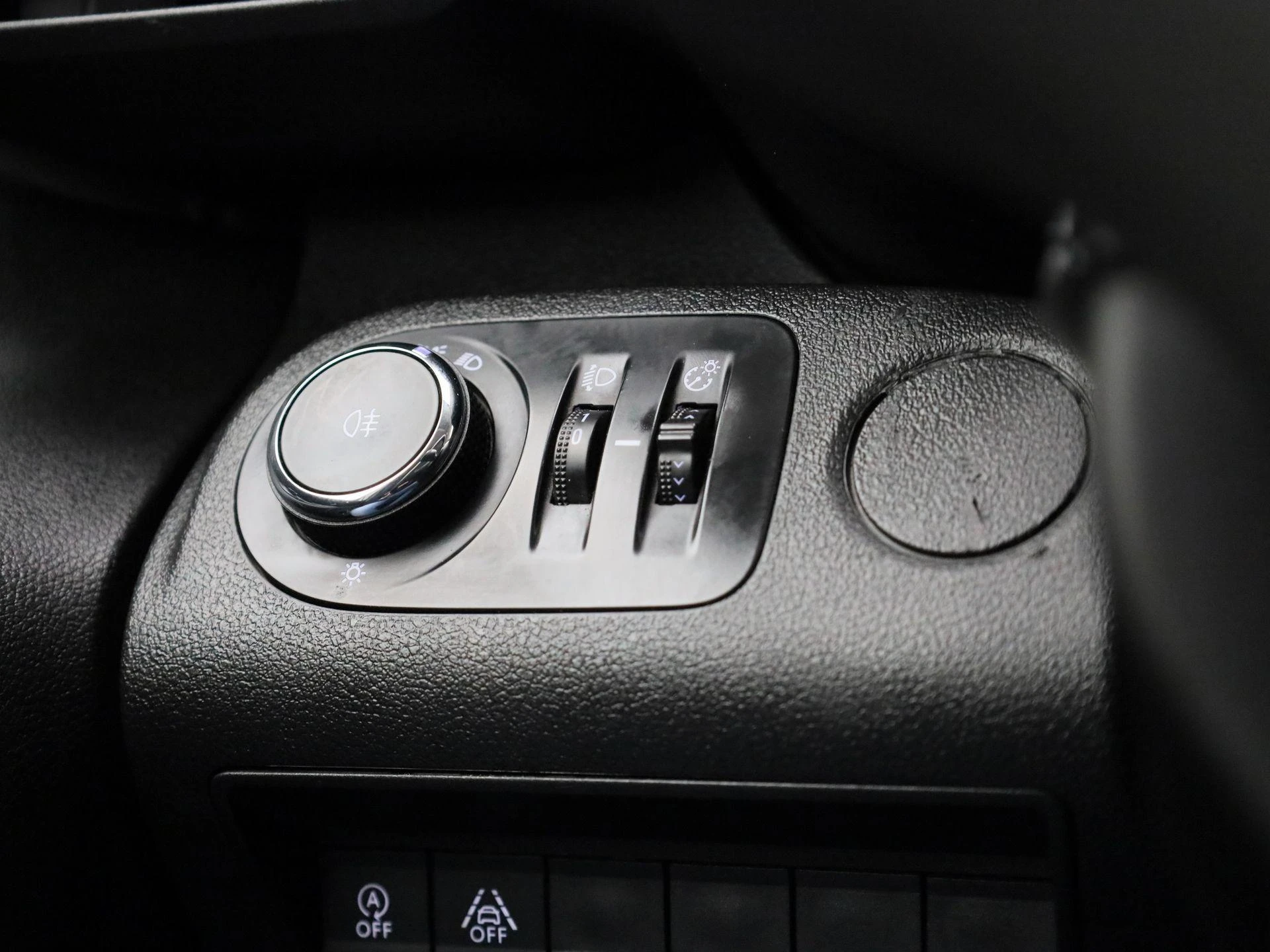 Opel-Combo Life-image-19