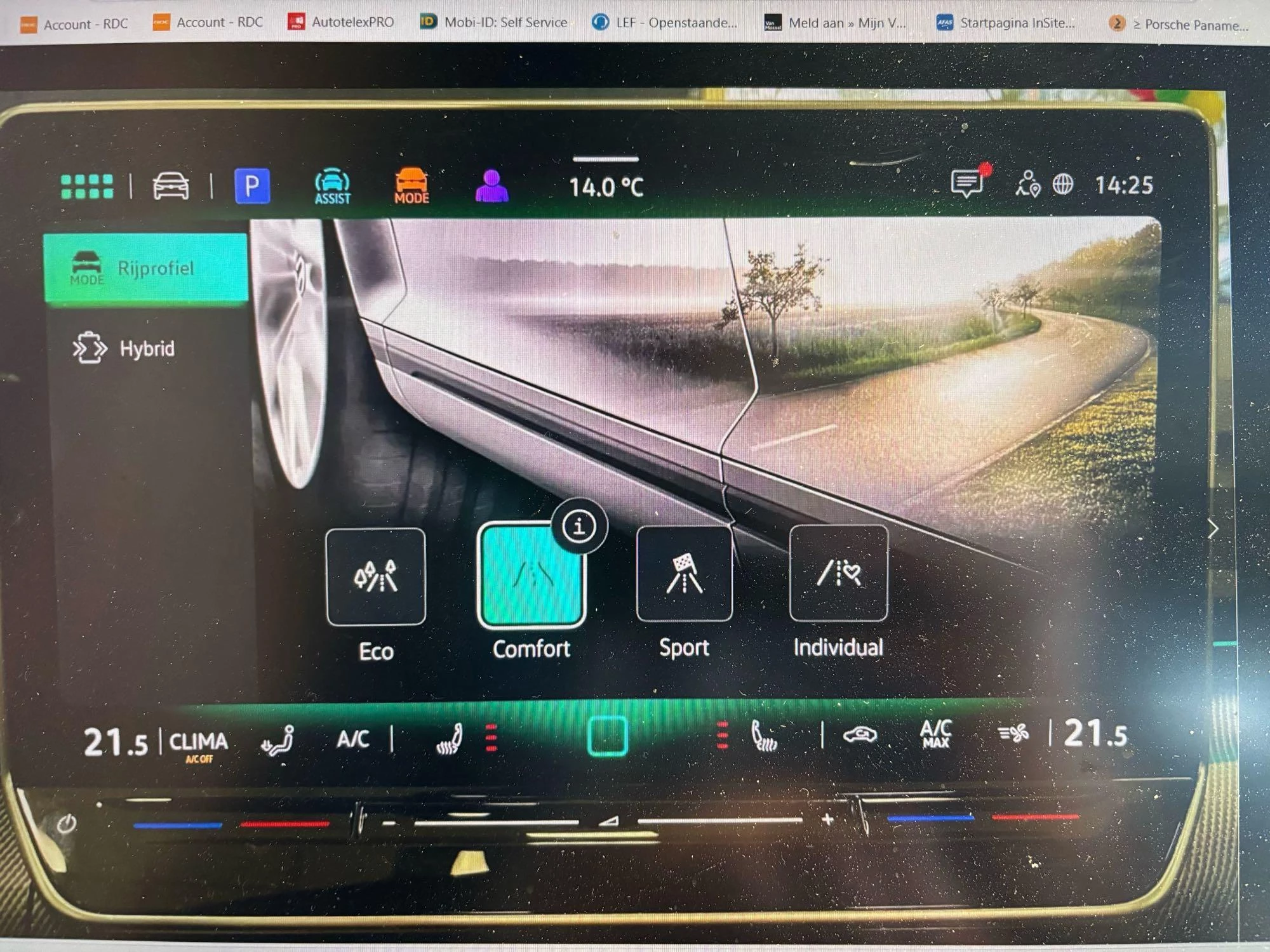 Volkswagen-Golf-image-8