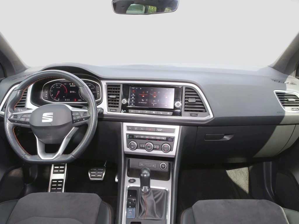 SEAT Ateca 1.5 TSI DSG FR 18" ACC Pano SHZ LED Rückfa