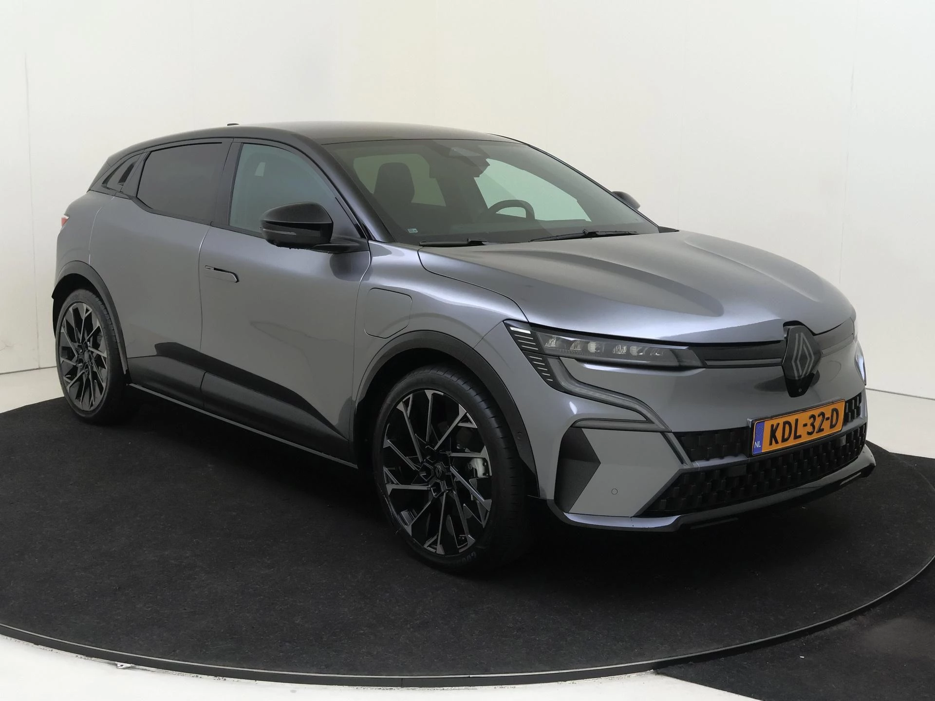 Renault-Megane E-Tech-image-1