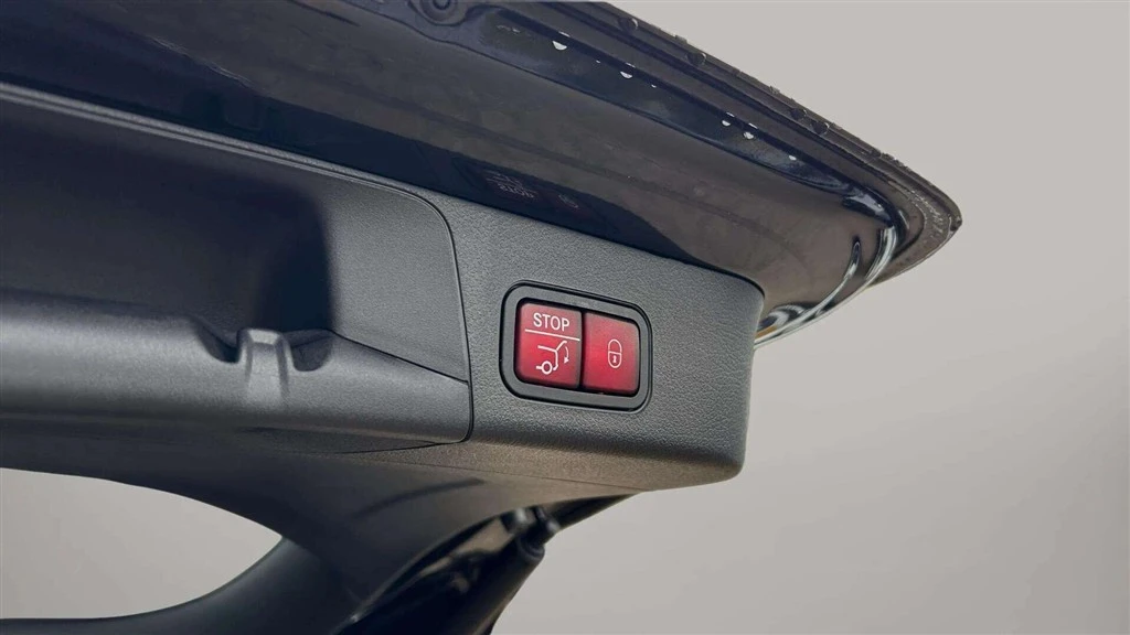Mercedes-Benz-EQB-image-12