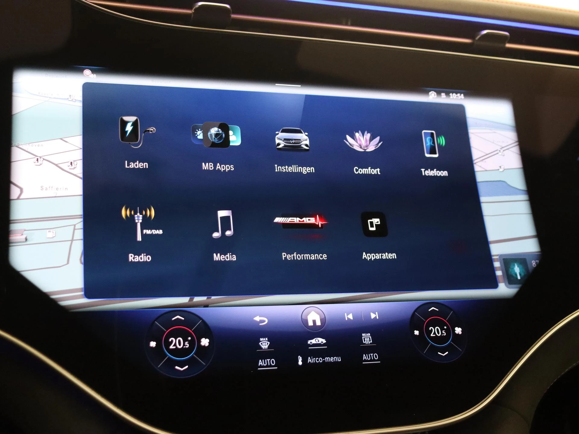 Mercedes-Benz-EQE-image-22
