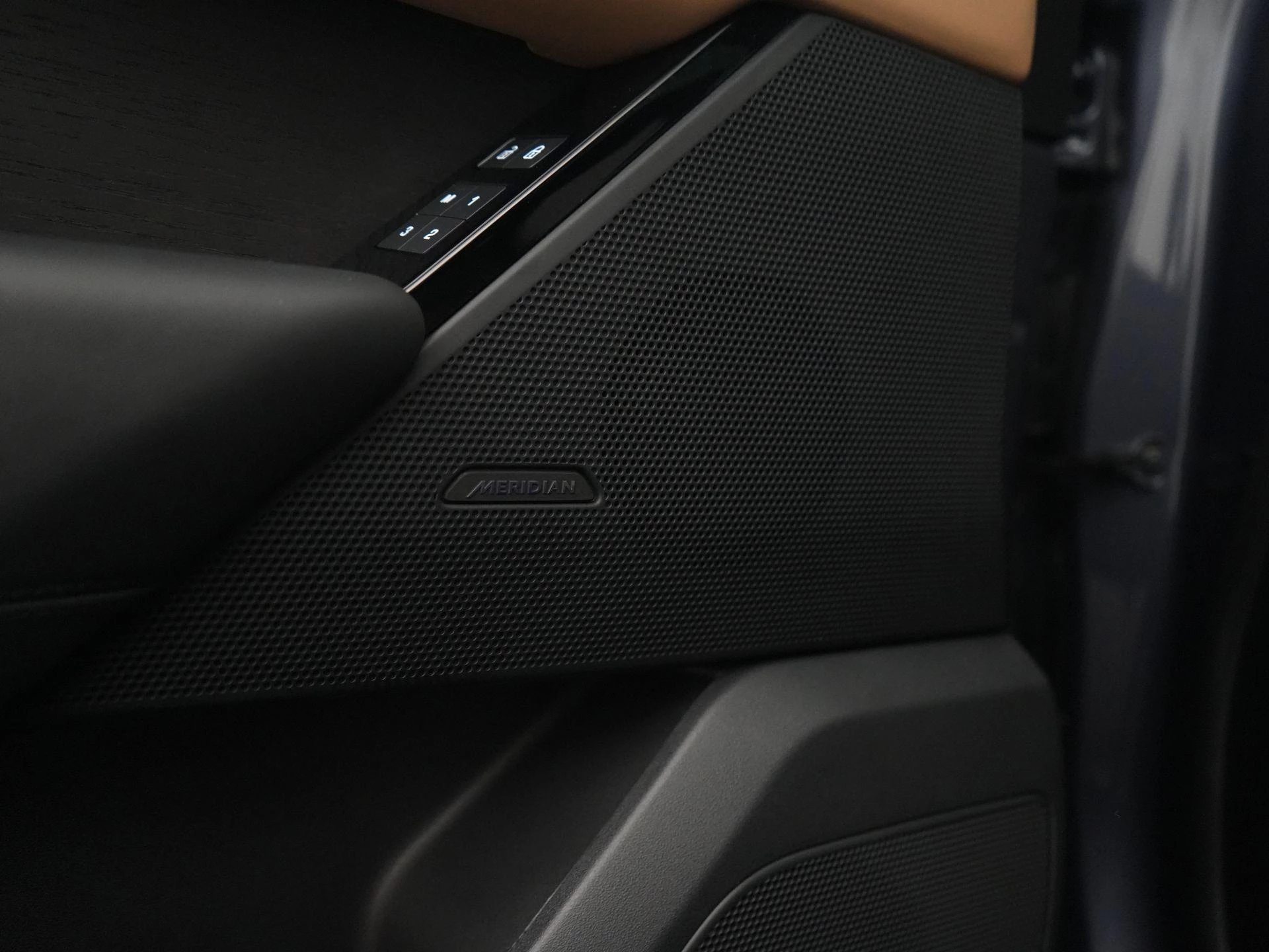 Land Rover-Range Rover Velar-image-35