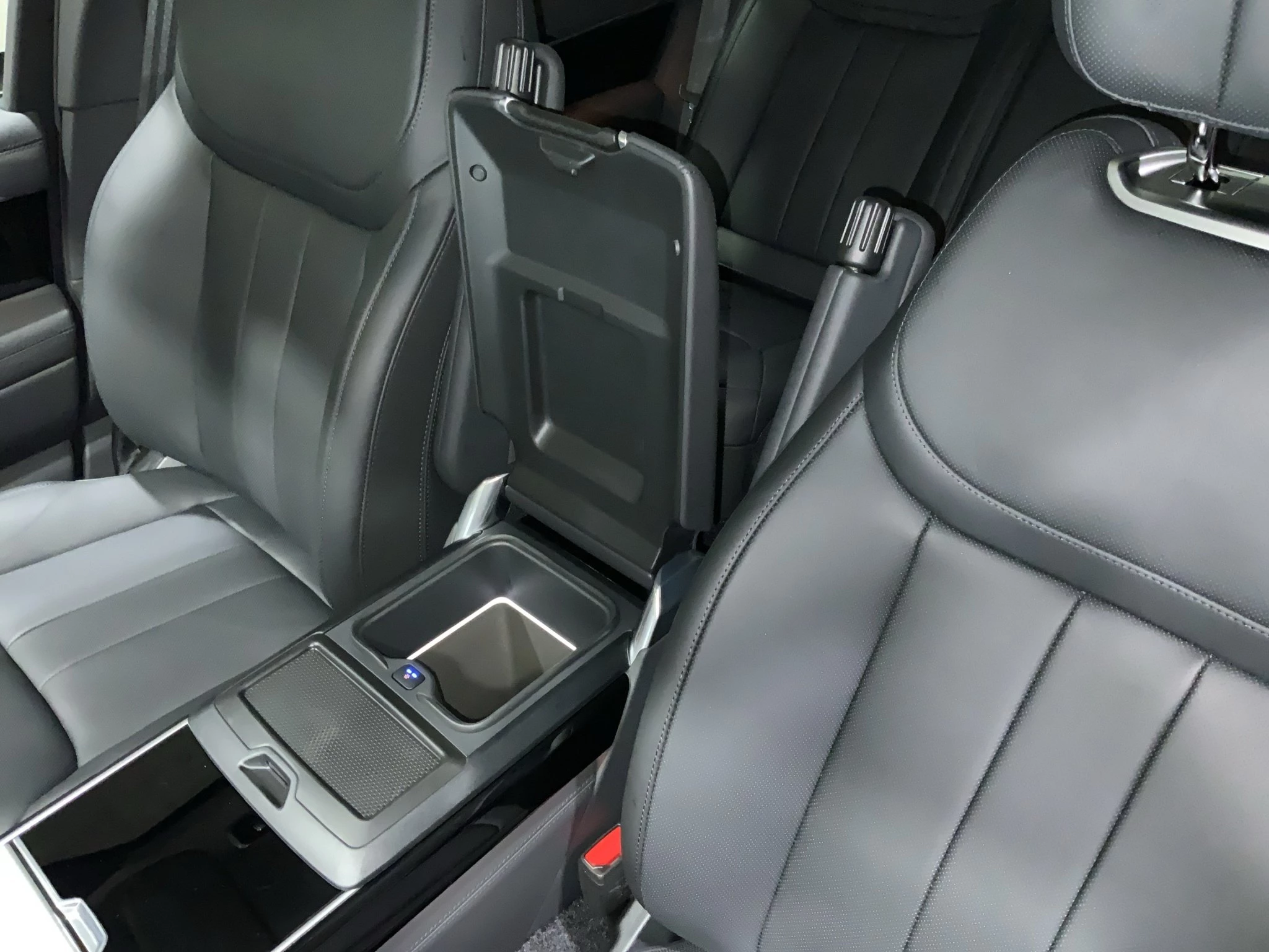 Land Rover-Range Rover-image-23