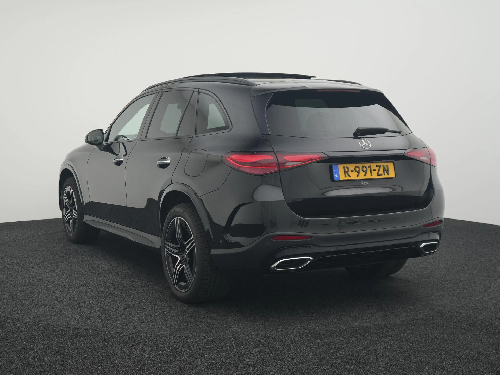 Mercedes-Benz-GLC-image-1