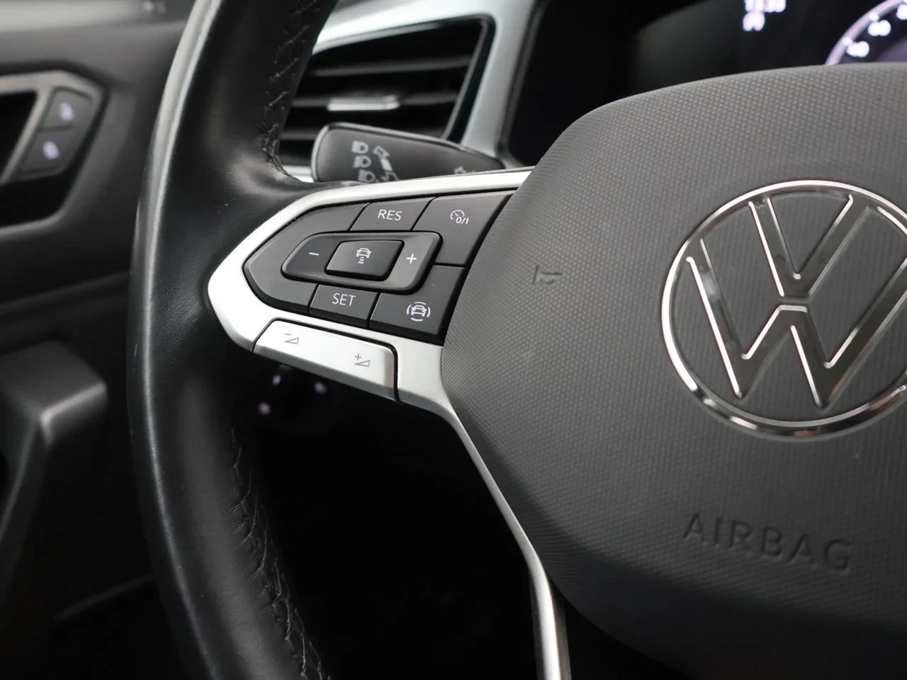 Volkswagen-T-Roc-image-19