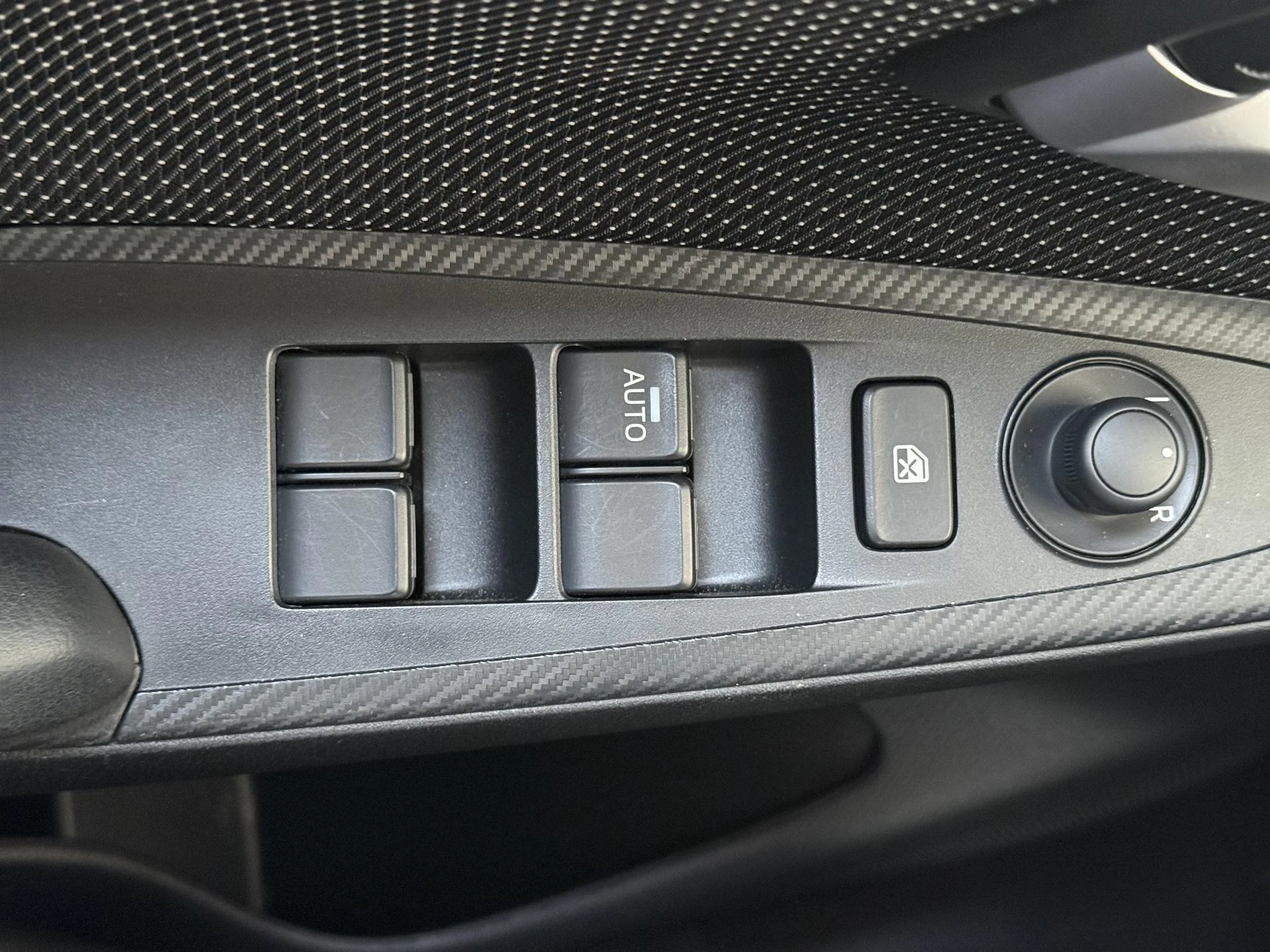 Mazda-2-image-24
