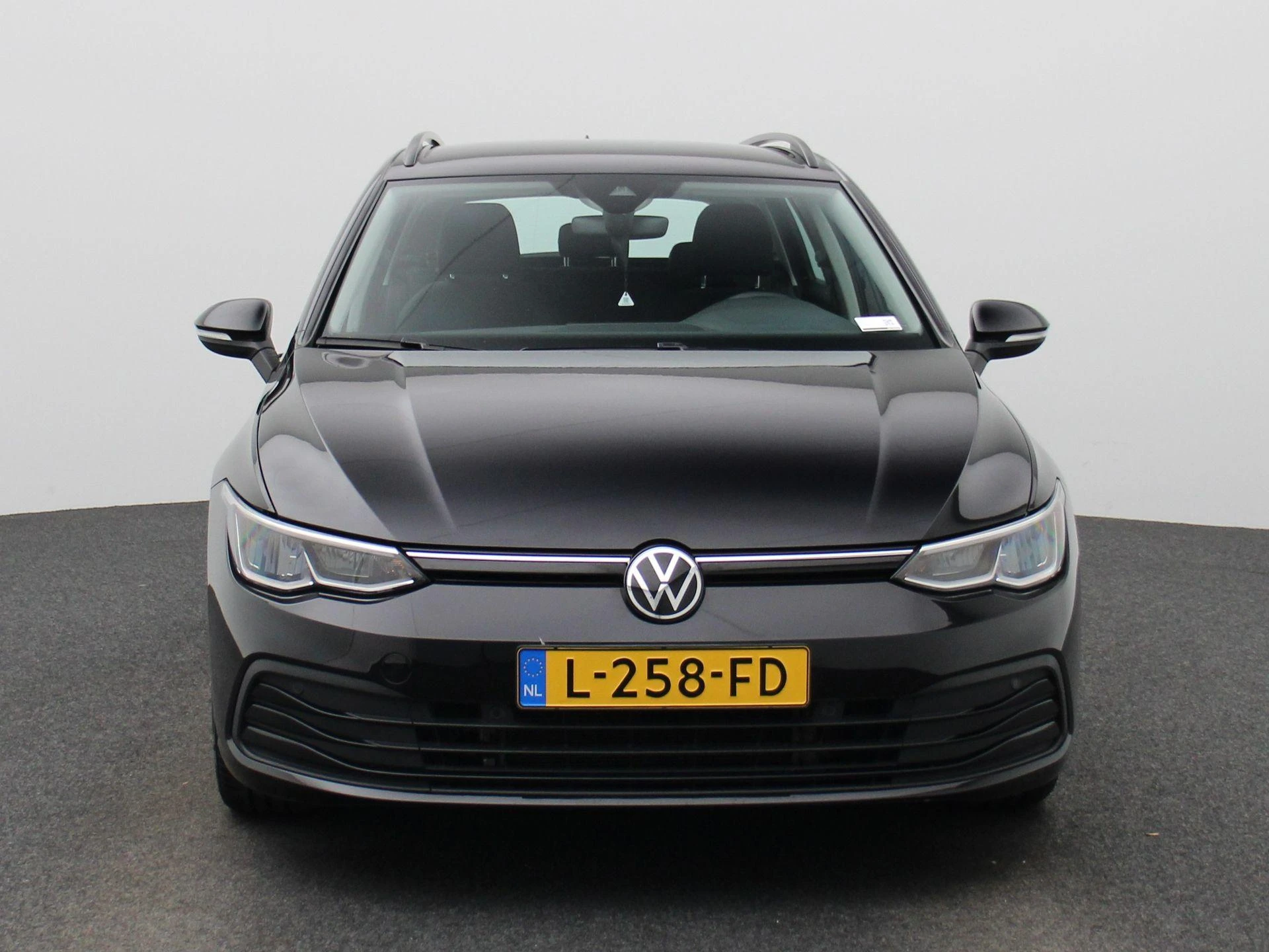Volkswagen-Golf-image-2