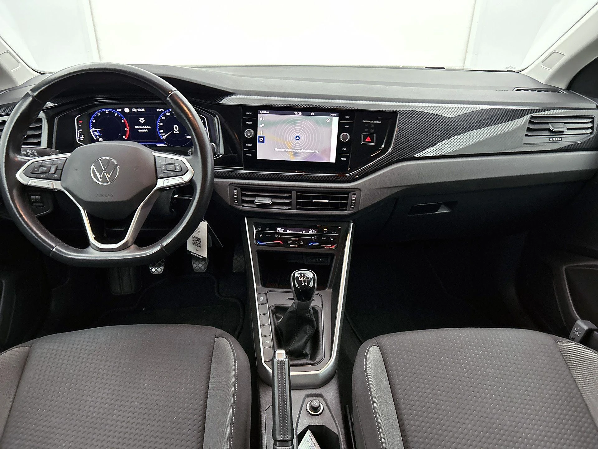 Volkswagen-Polo-image-18