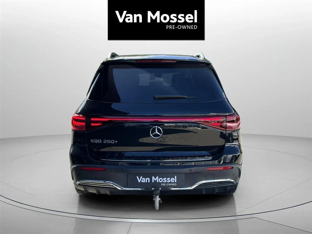 Mercedes-Benz-EQB-image-5