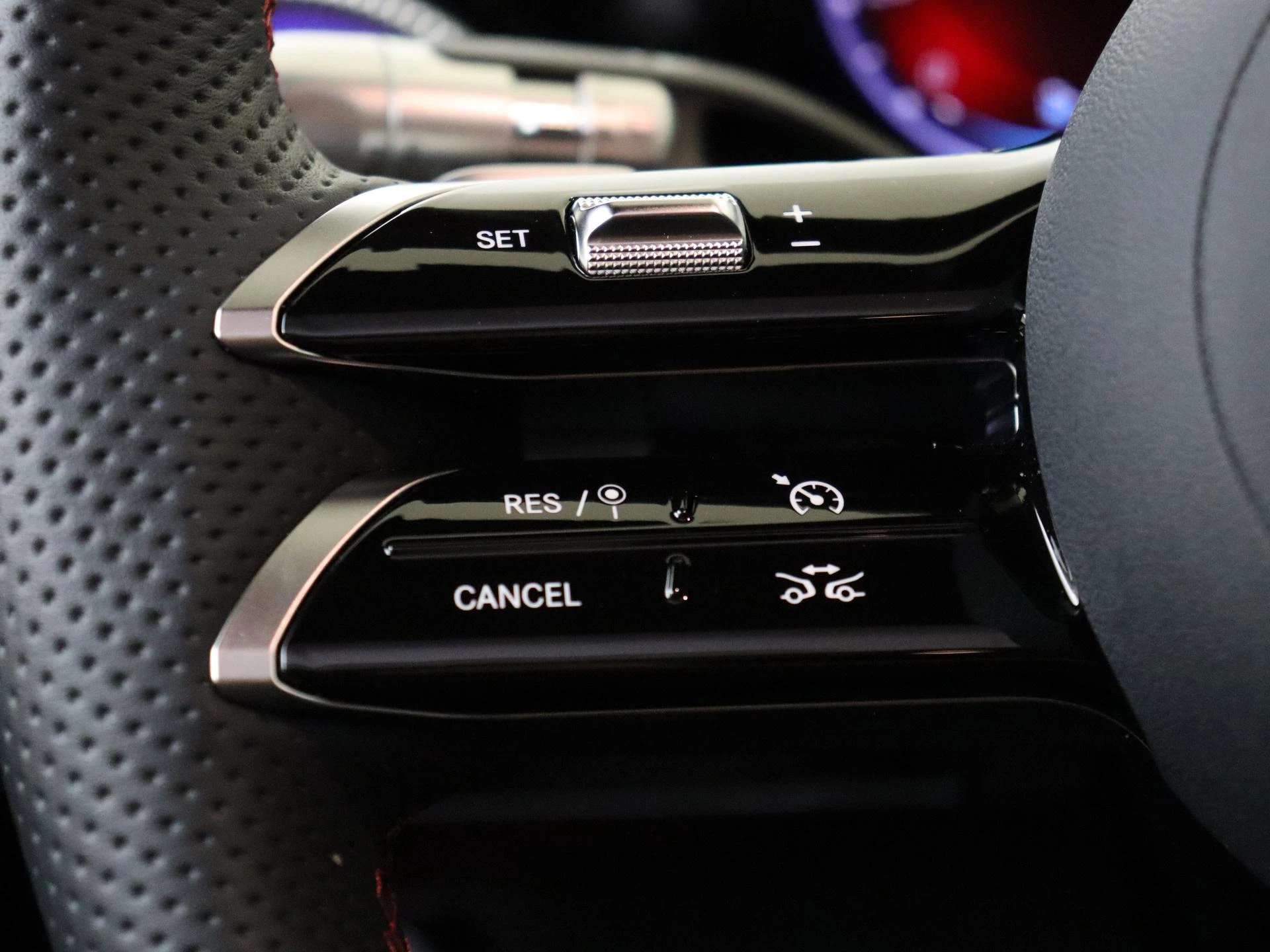 Mercedes-Benz-GLB-image-11