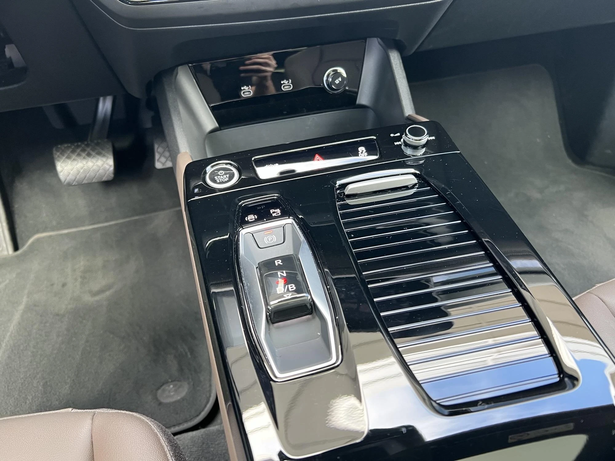 Audi-A6 Avant e-tron-image-10