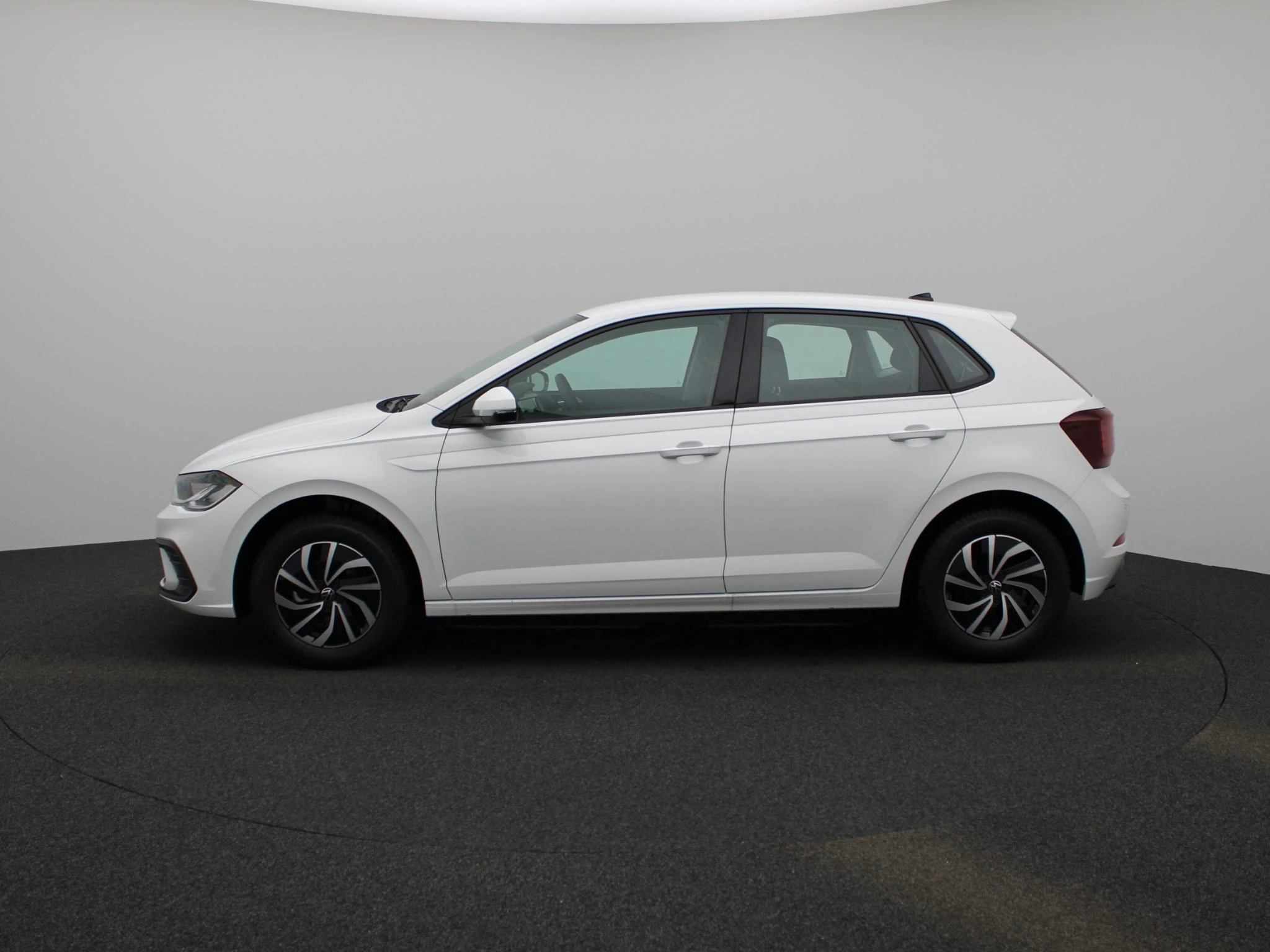 Volkswagen-Polo-image-3