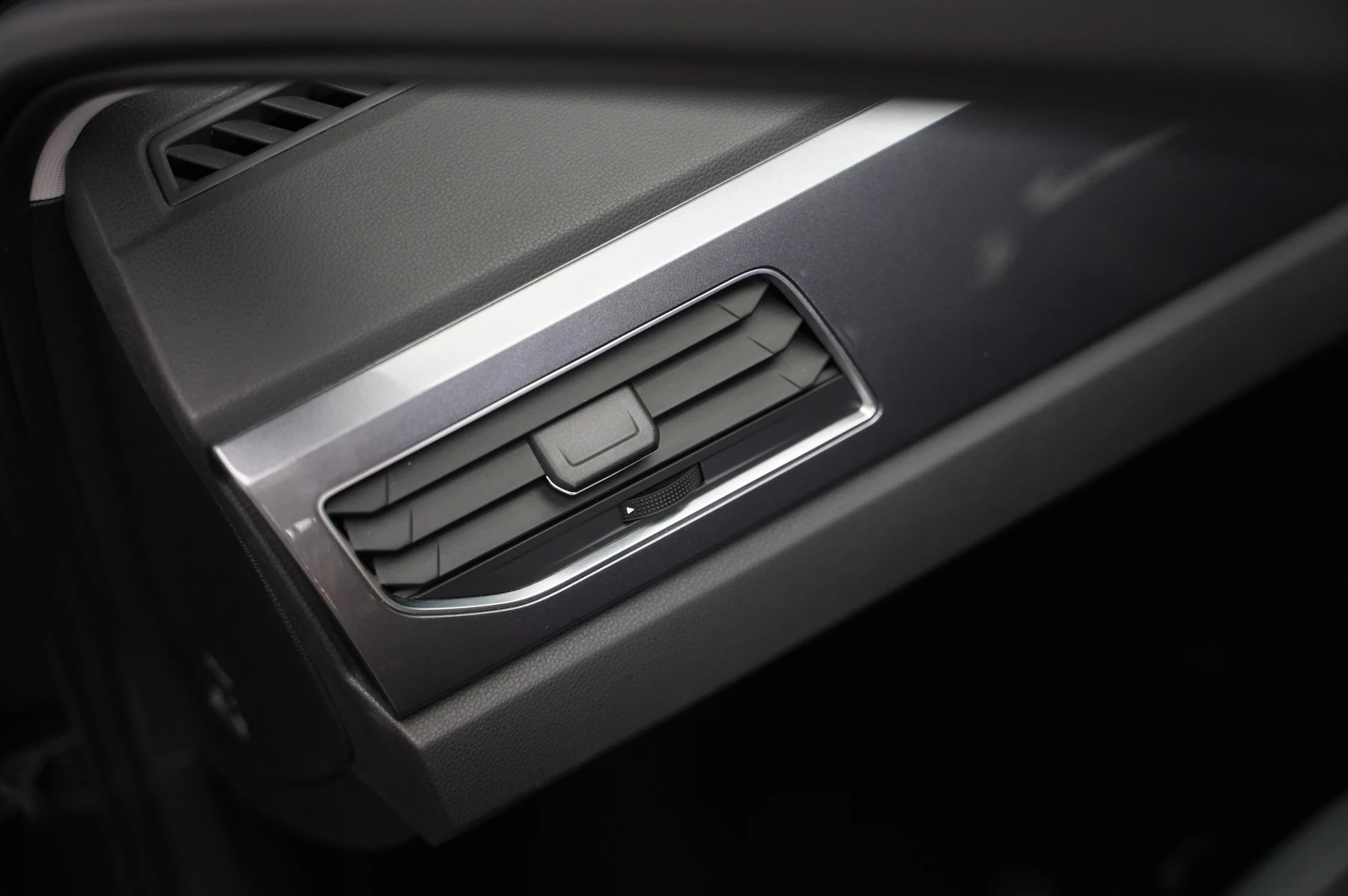 Volkswagen-Polo-image-9