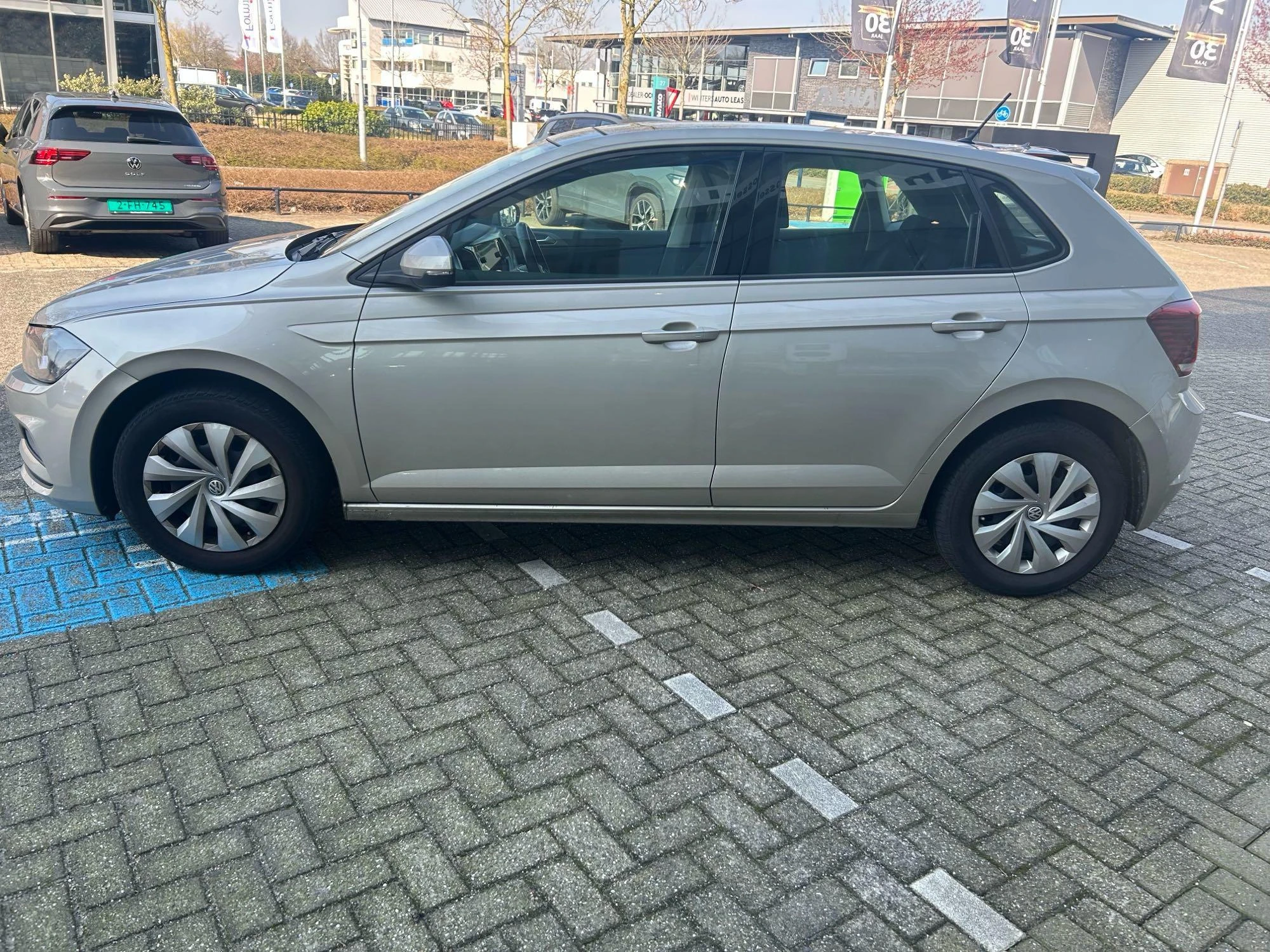 Volkswagen-Polo-image-1