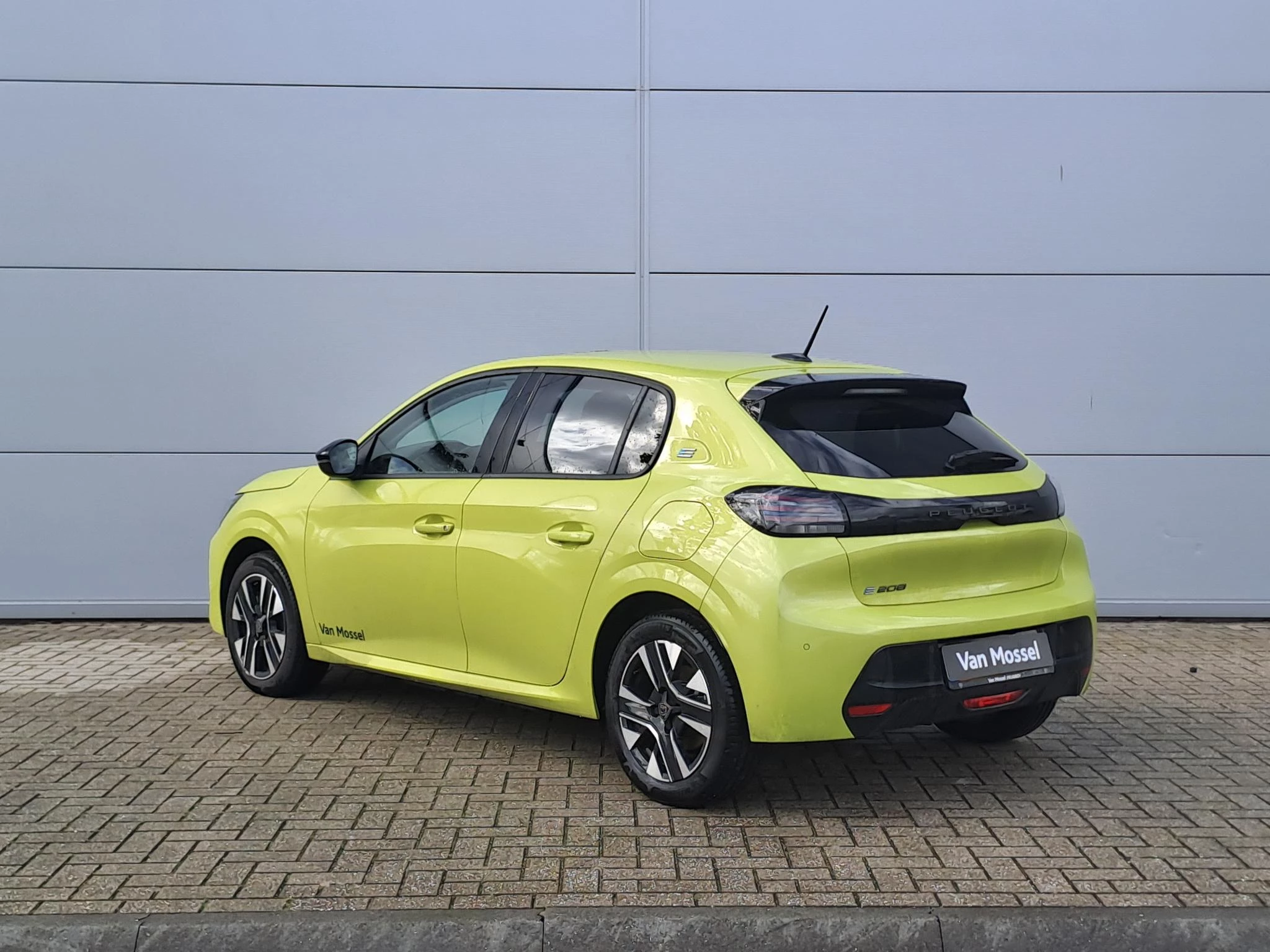 Peugeot-e-208-image-5
