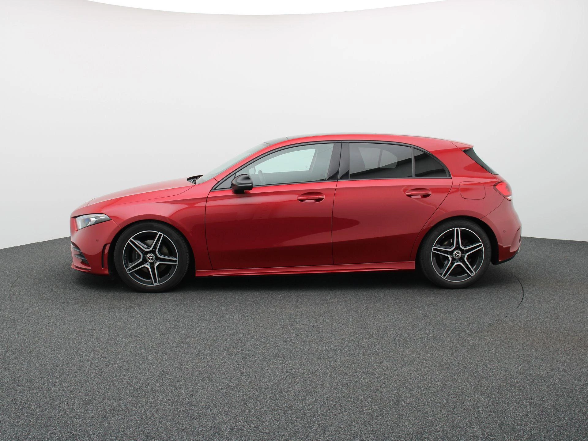 Mercedes-Benz A-Klasse 160 AMG LINE + PANORAMISCH DAK + CARPLAY + CAMERA + NIGHTPAKKET