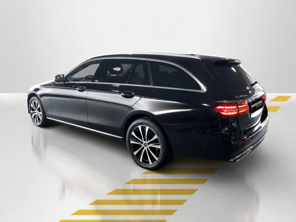 Mercedes-Benz-E-Klasse 300-image-12