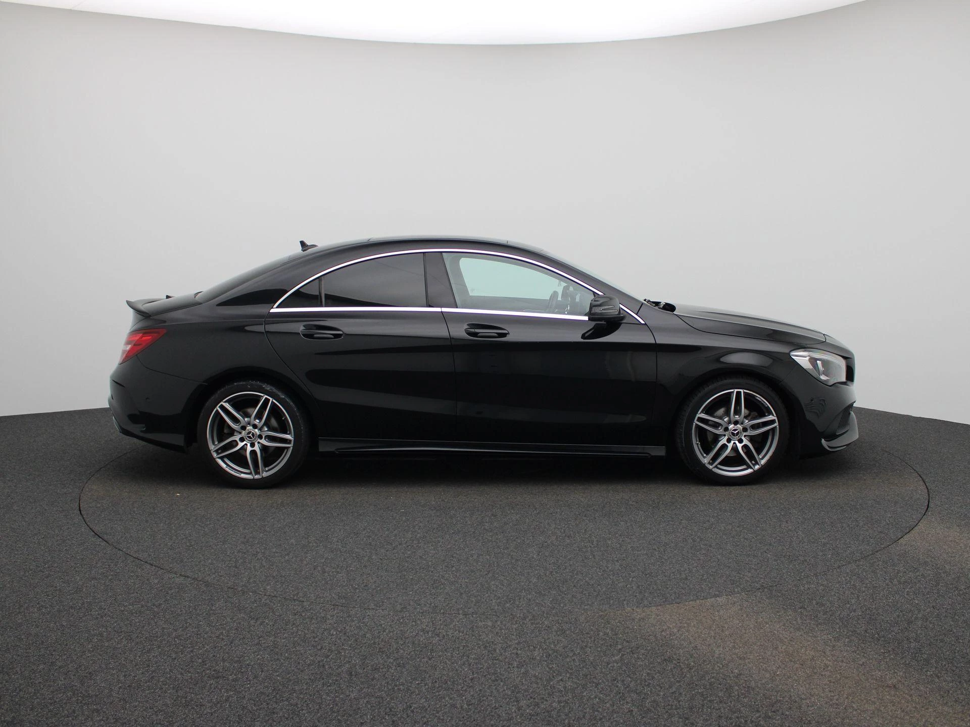 Mercedes-Benz-CLA-image-5