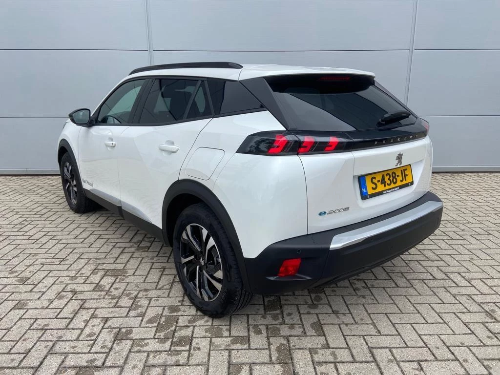 Peugeot-e-2008-image-6