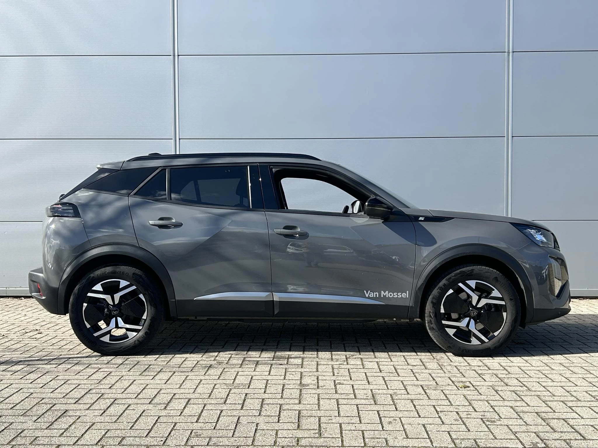 Peugeot-e-2008-image-6