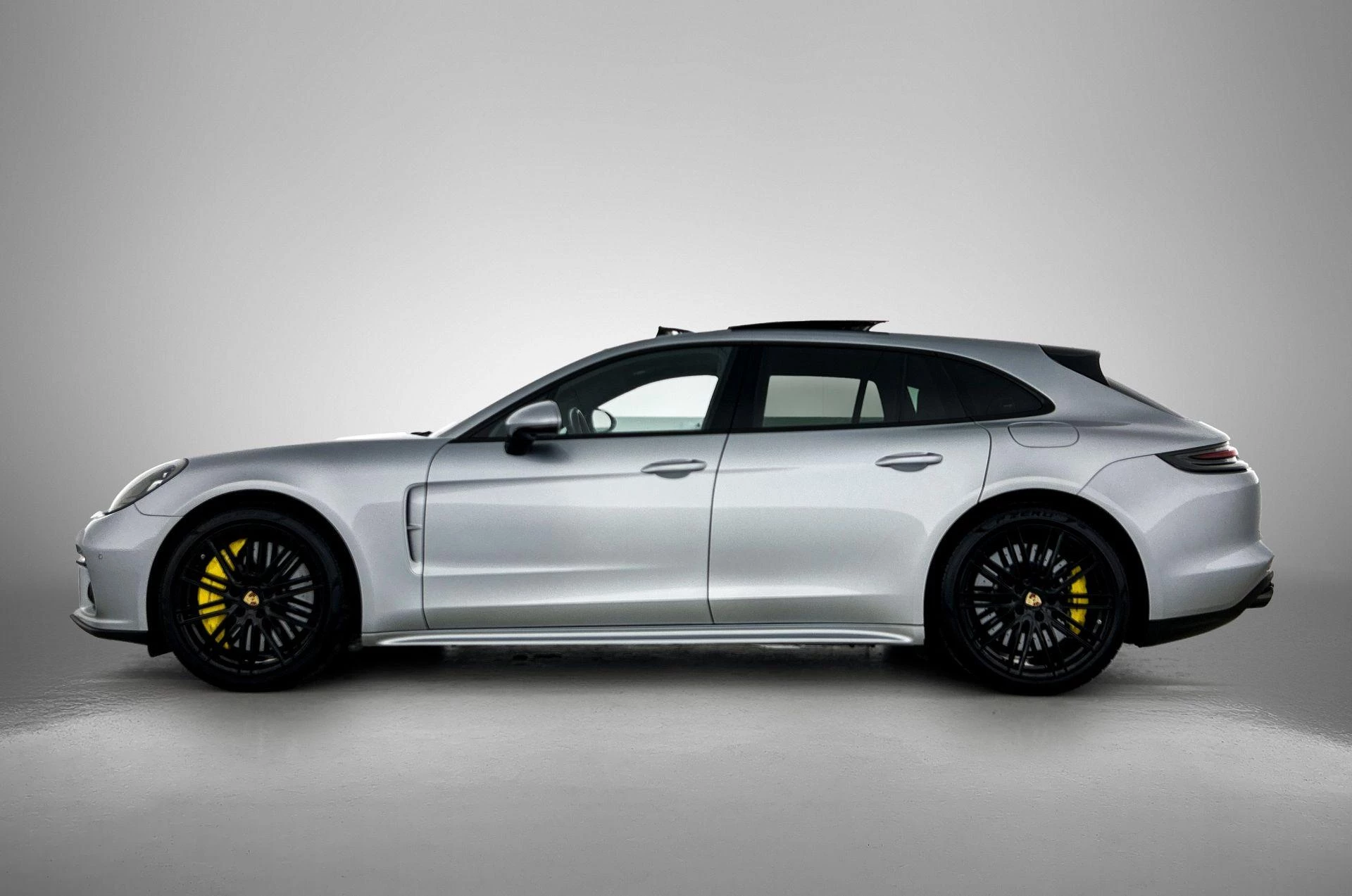 Porsche-Panamera-image-1
