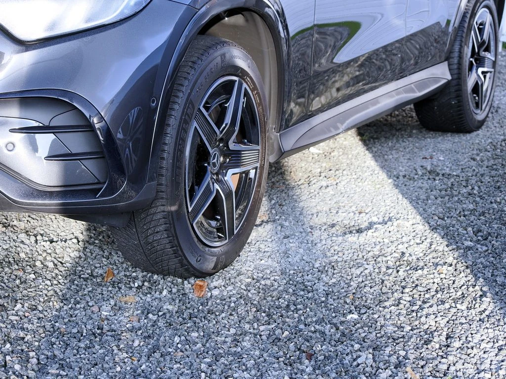 Mercedes-Benz-GLC 300 e-image-6