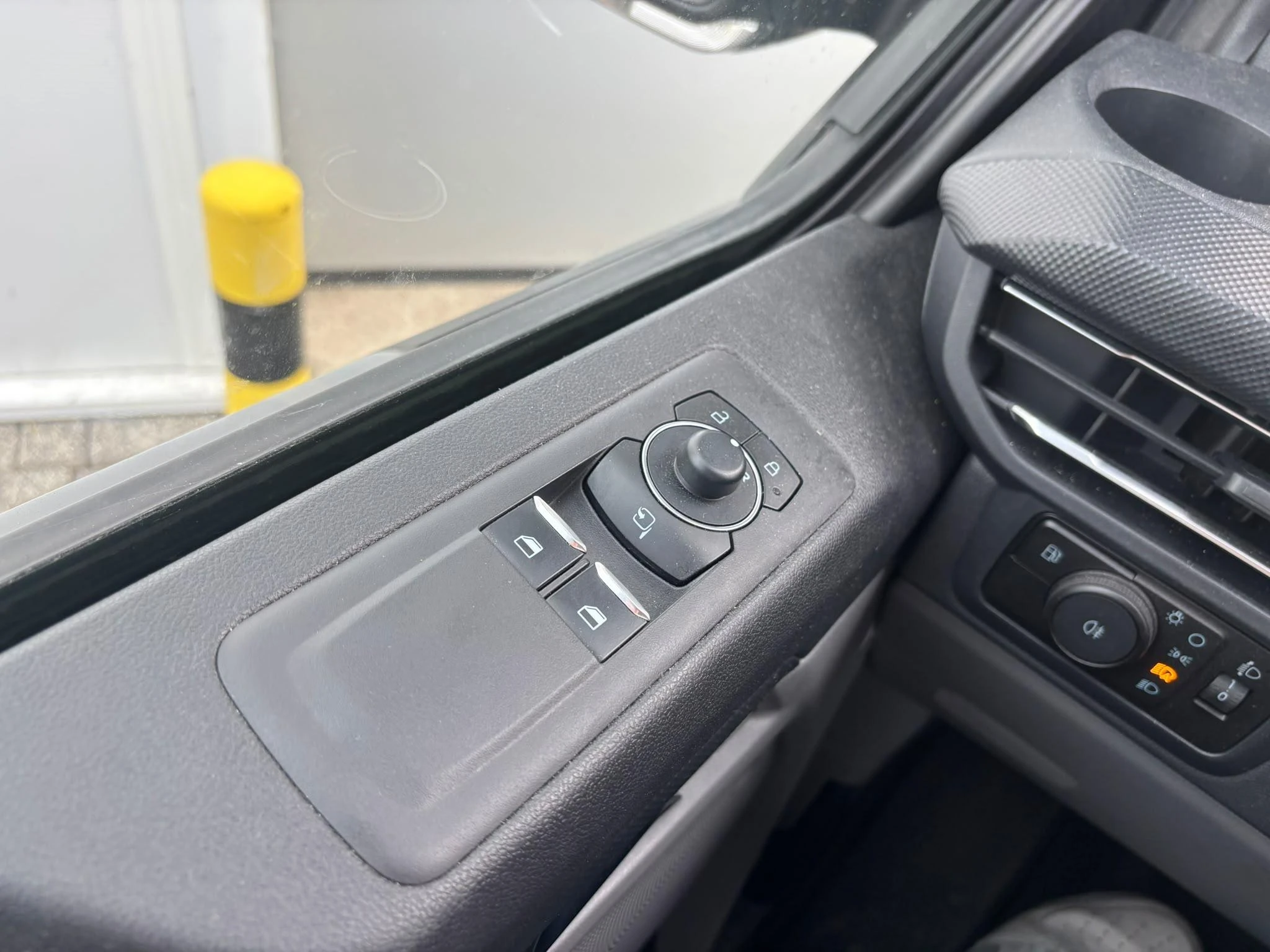 Ford-Transit Custom-image-15