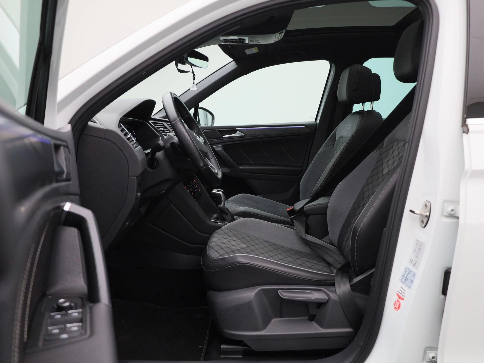 Volkswagen-Tiguan-image-10